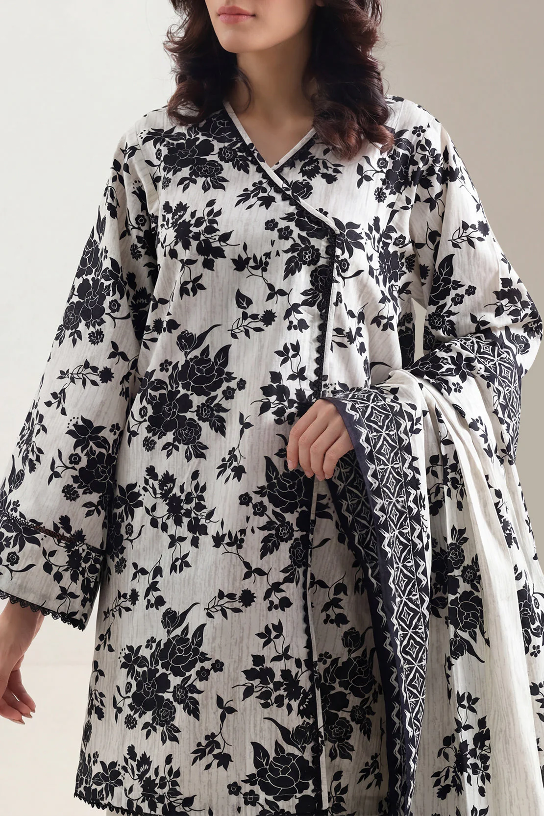 Unstitched Printed Lawn 2 Piece (Shirt/Dupatta) - Image 2