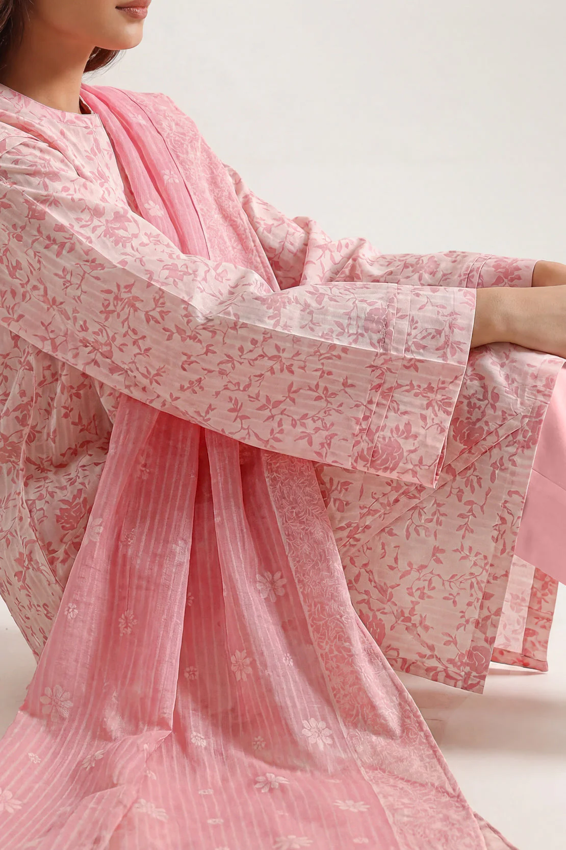 Unstitched Printed Lawn 2 Piece (Shirt/Dupatta) - Image 2