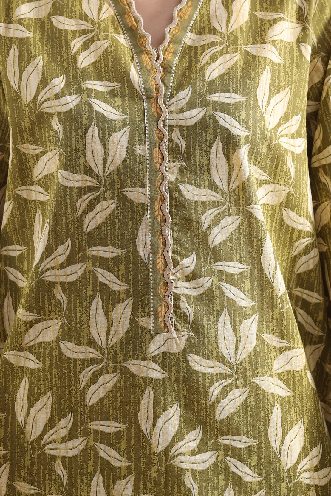 Unstitched Printed Lawn 2 Piece (Shirt/Dupatta) - Image 4