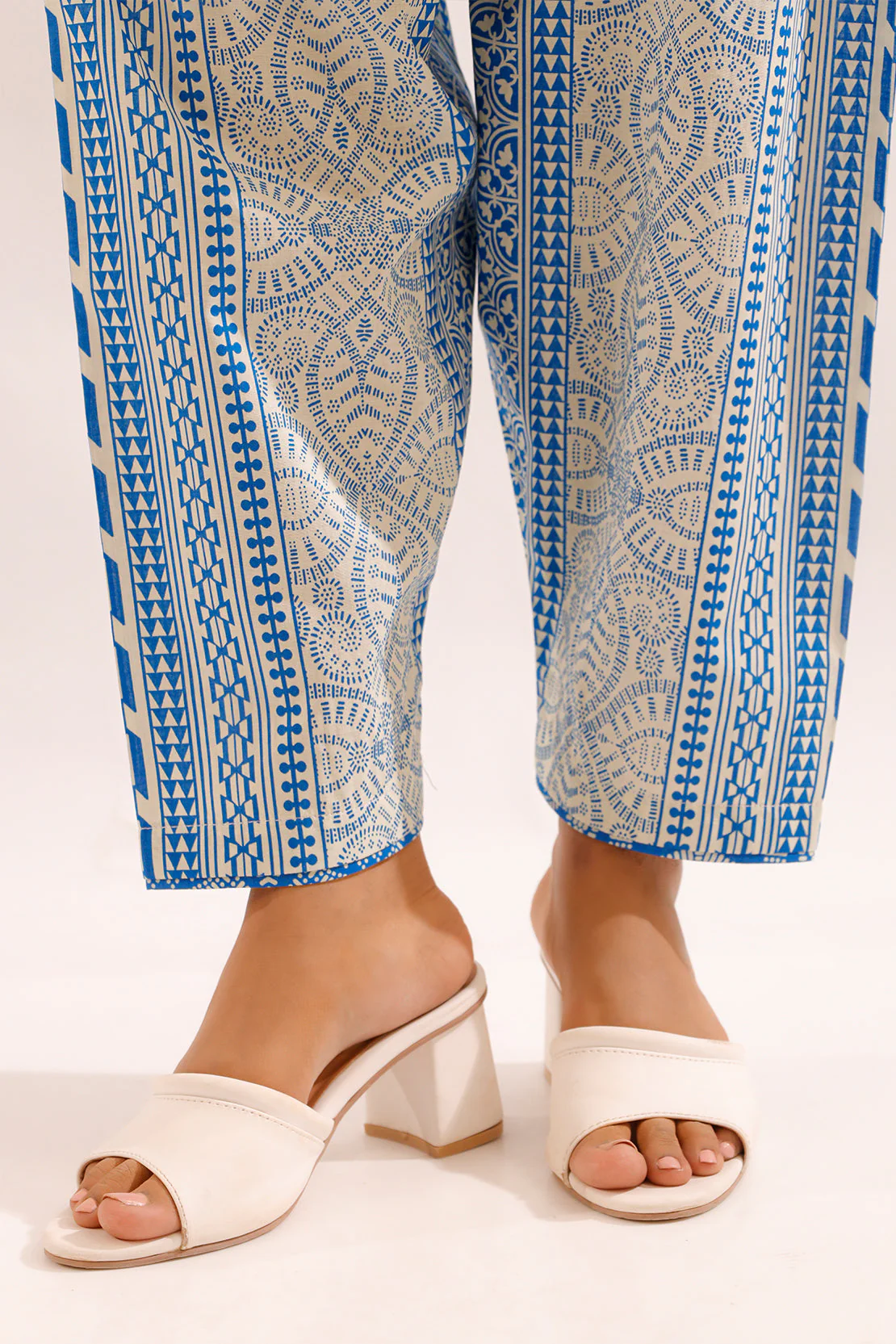 Unstitched Printed Lawn 2 Piece (Shirt/Trouser) - Image 6