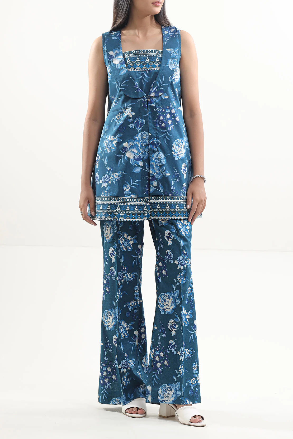 Unstitched Printed Lawn 2 Piece (Shirt/Trouser)
