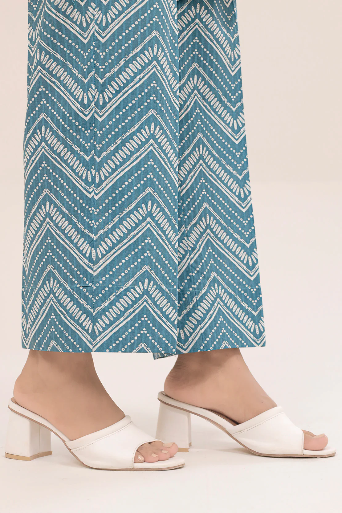 Unstitched Printed Lawn 2 Piece (Shirt/Trouser) - Image 6