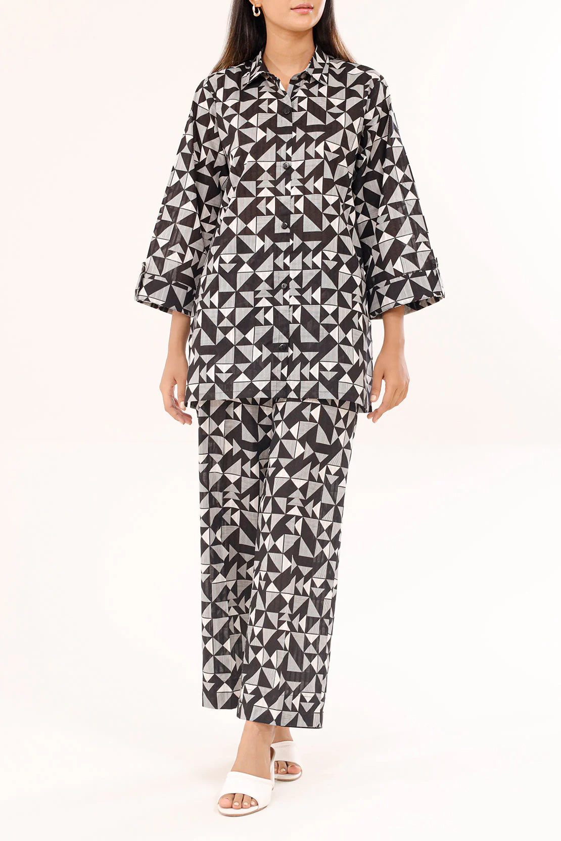 Unstitched Printed Lawn 2 Piece (Shirt/Trouser)