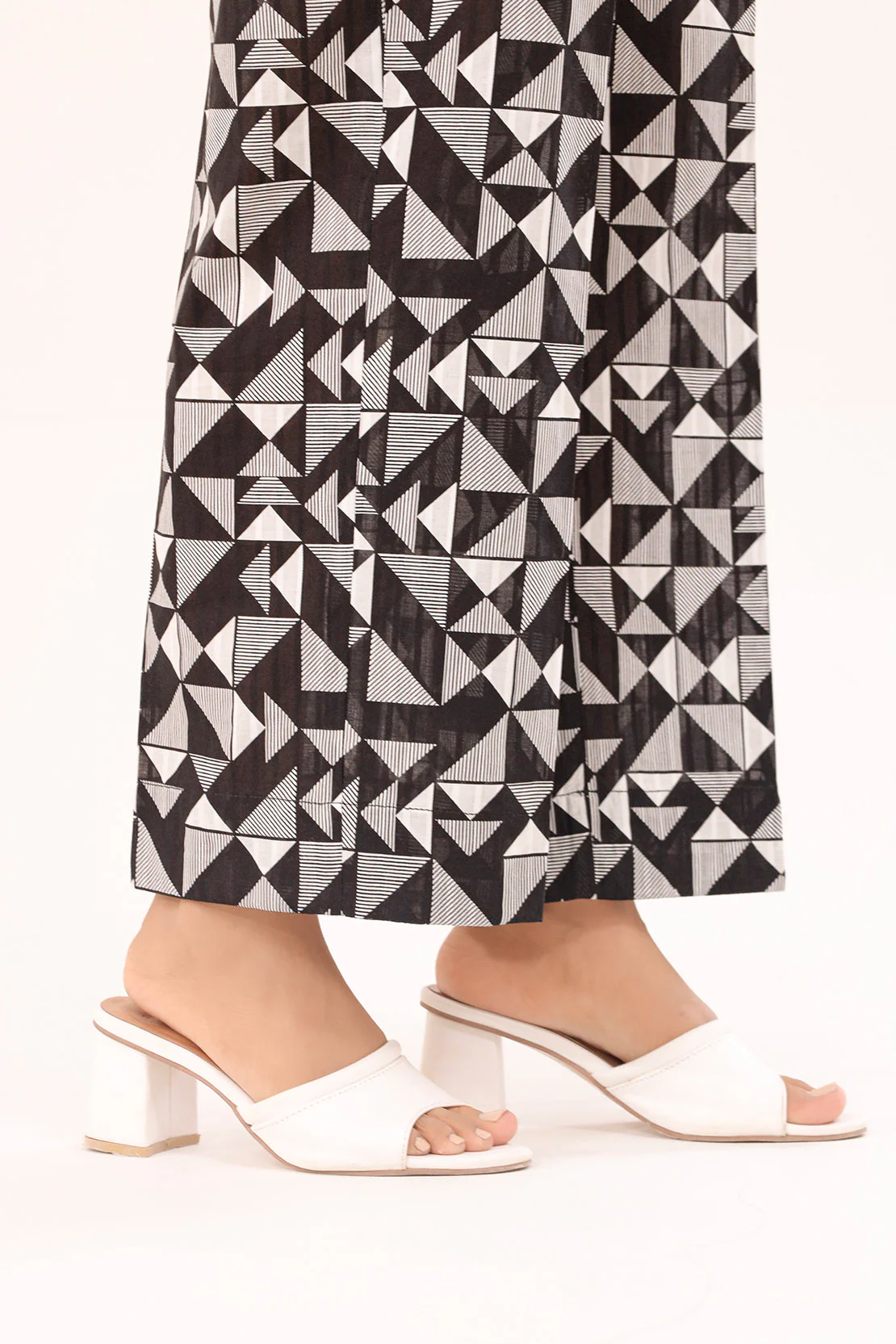 Unstitched Printed Lawn 2 Piece (Shirt/Trouser) - Image 6