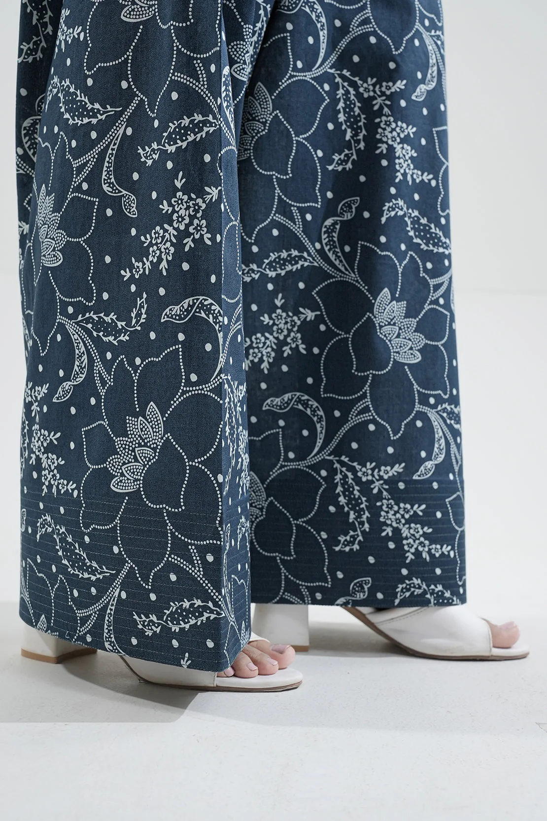 Unstitched Printed Lawn 2 Piece (Shirt/Trouser) - Image 7