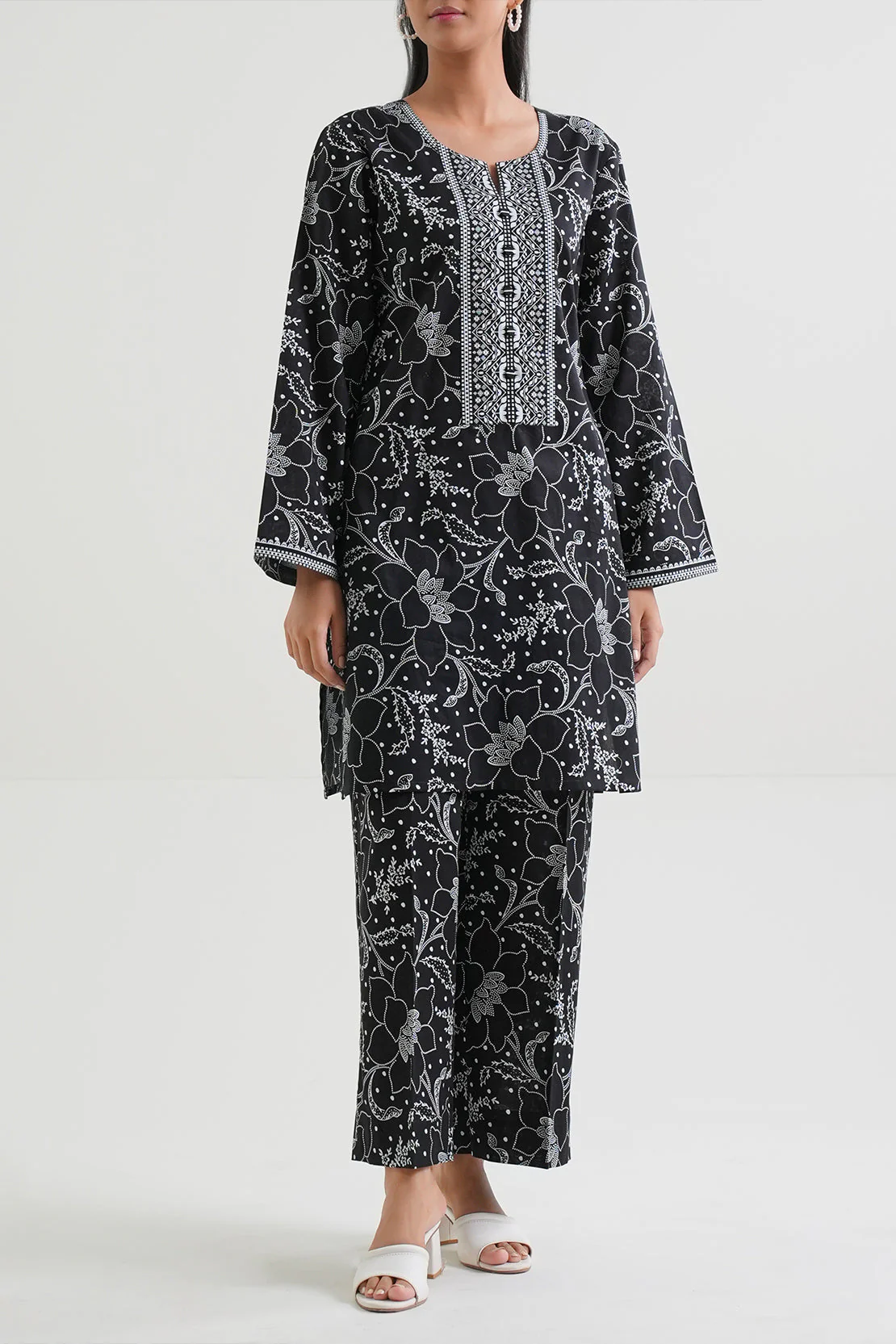 Unstitched Printed Lawn 2 Piece (Shirt/Trouser)