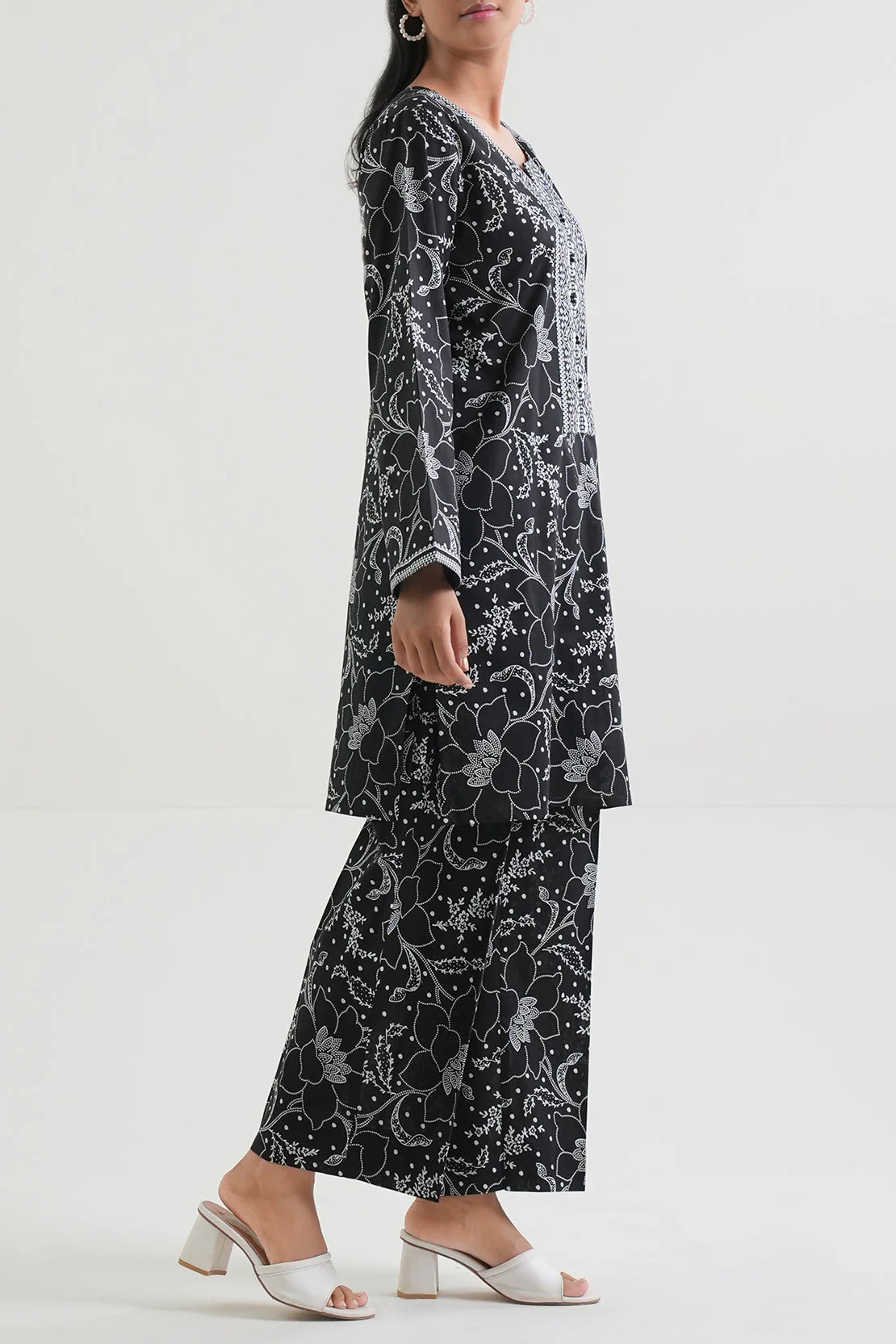 Unstitched Printed Lawn 2 Piece (Shirt/Trouser) - Image 3