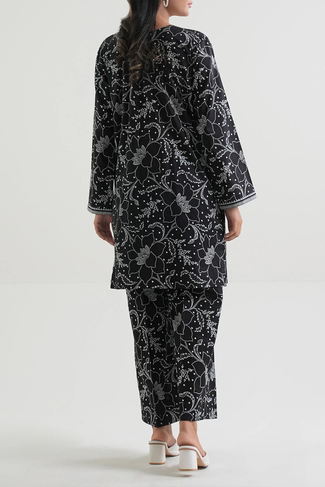 Unstitched Printed Lawn 2 Piece (Shirt/Trouser) - Image 4