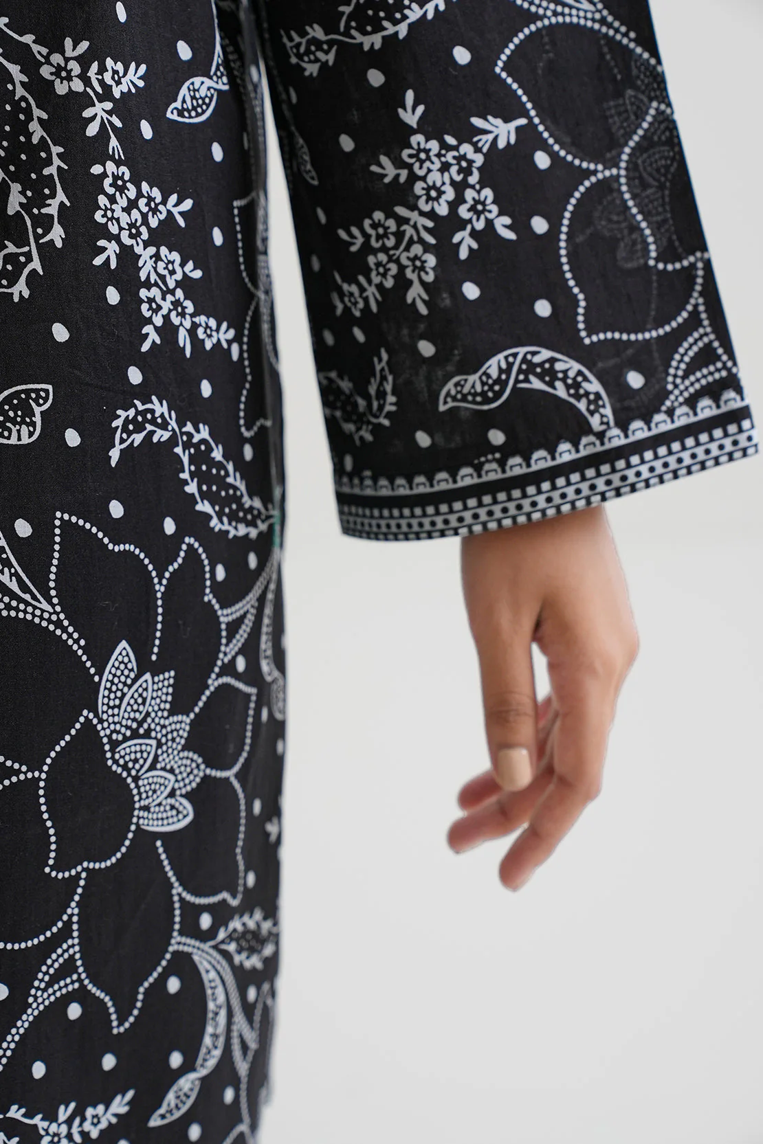 Unstitched Printed Lawn 2 Piece (Shirt/Trouser) - Image 7