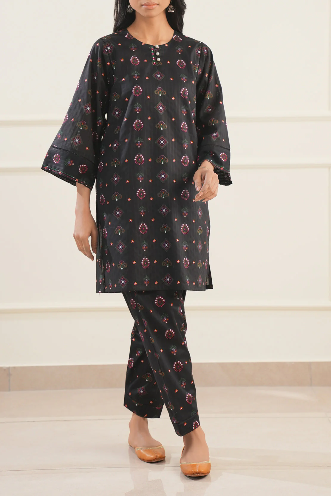 Unstitched Printed Lawn 2 Piece (Shirt/Trouser) - Image 4