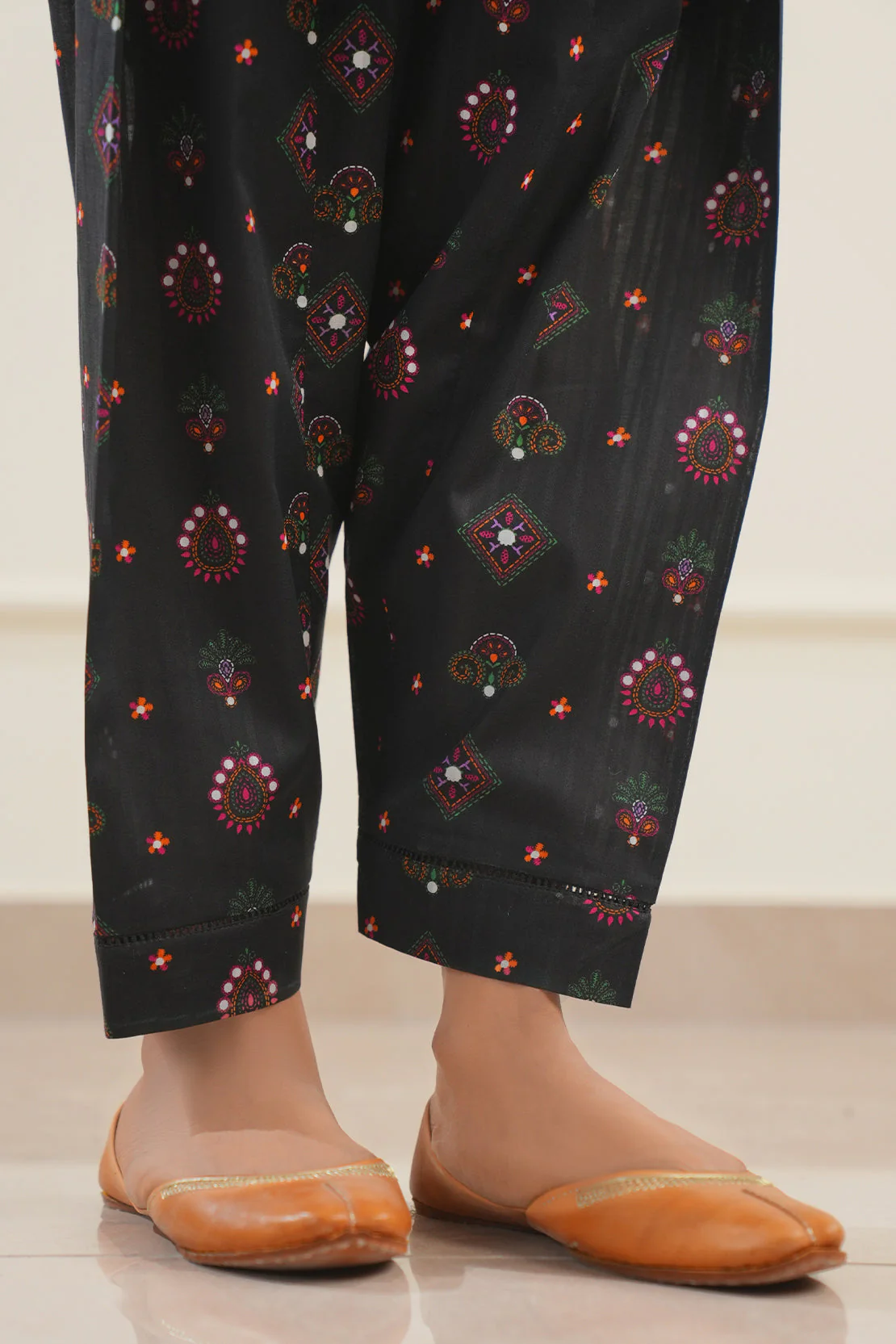 Unstitched Printed Lawn 2 Piece (Shirt/Trouser) - Image 6