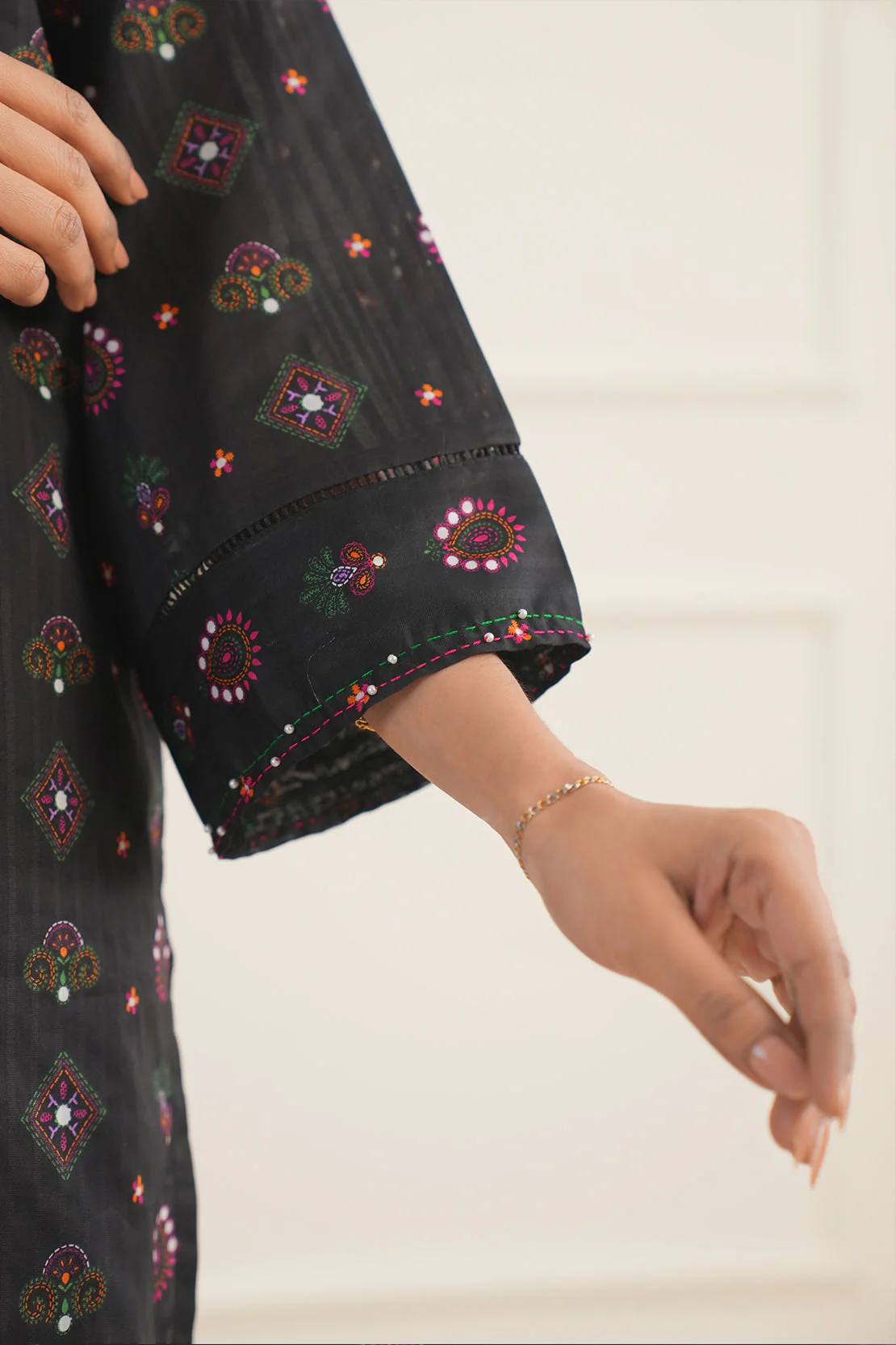 Unstitched Printed Lawn 2 Piece (Shirt/Trouser) - Image 8