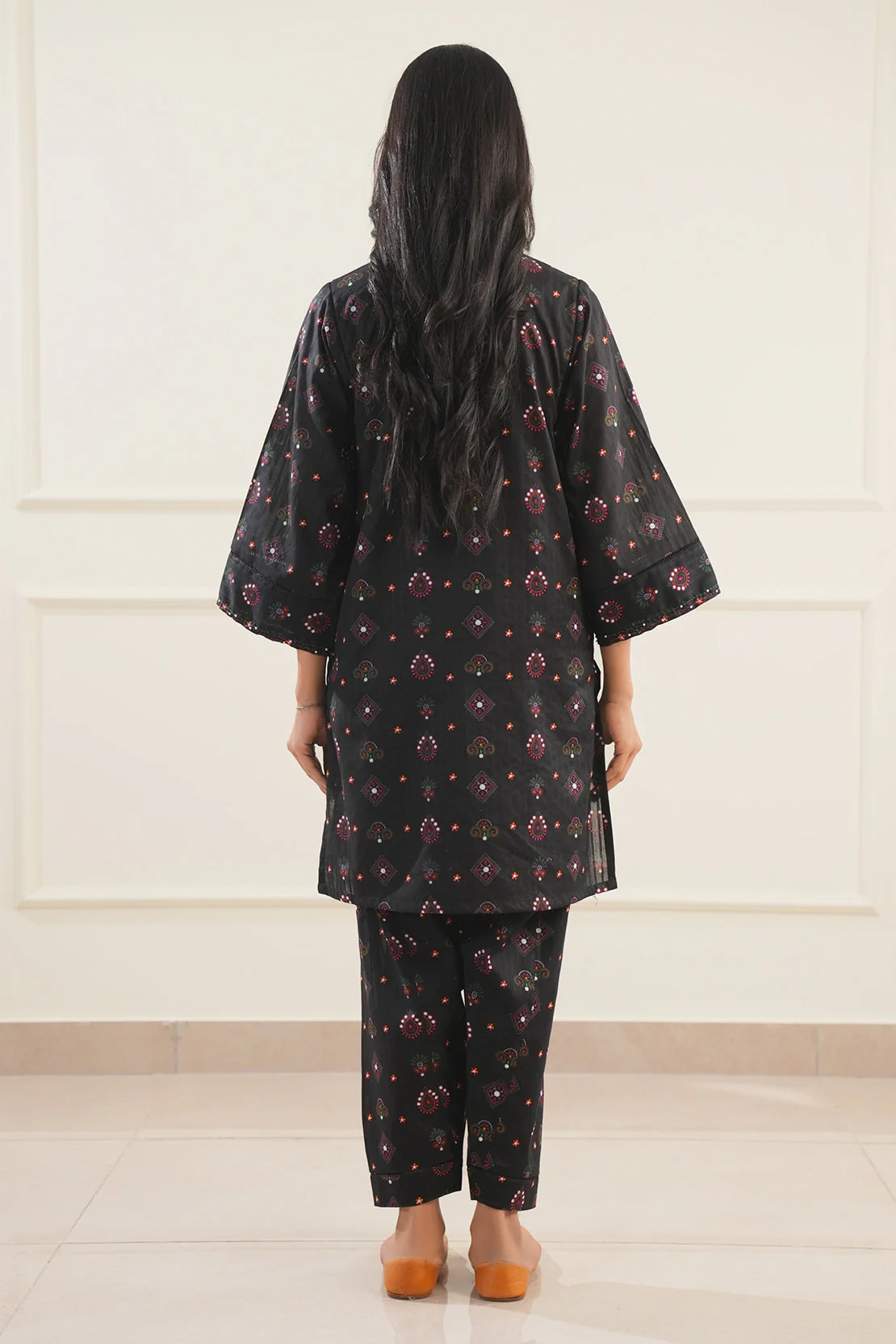 Unstitched Printed Lawn 2 Piece (Shirt/Trouser) - Image 9