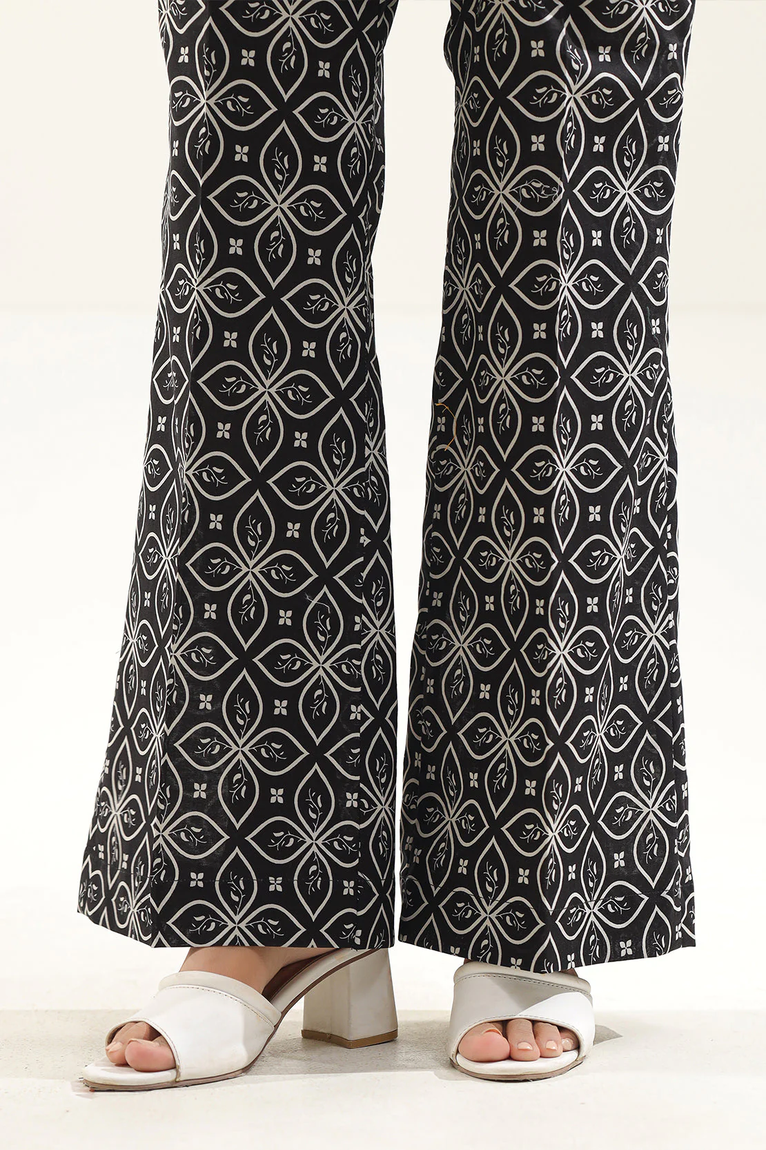 Unstitched Printed Lawn 2 Piece (Shirt/Trouser) - Image 6