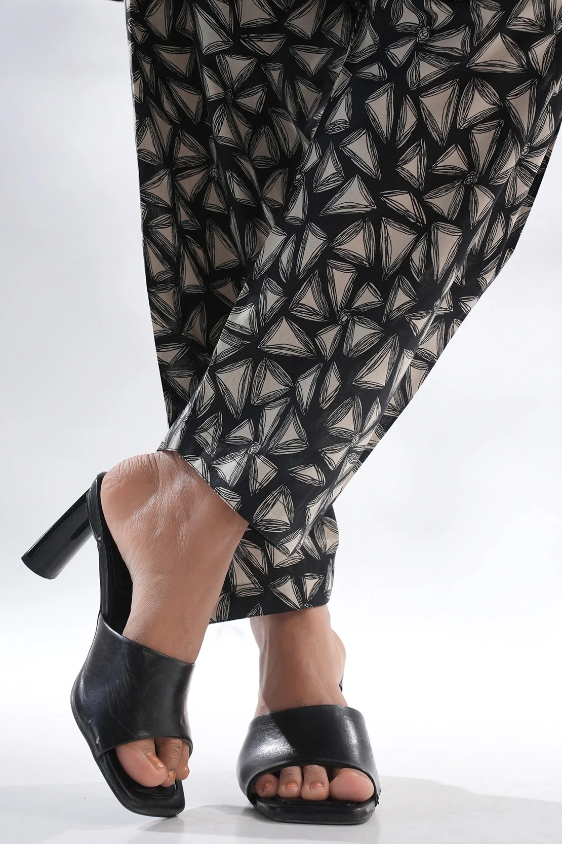 Unstitched Printed Lawn 2 Piece (Shirt/Trouser) - Image 10