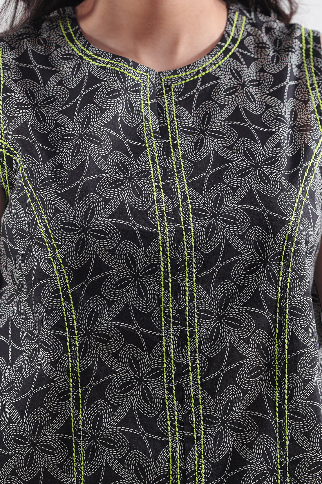Unstitched Printed Lawn 2 Piece (Shirt/Trouser) - Image 4