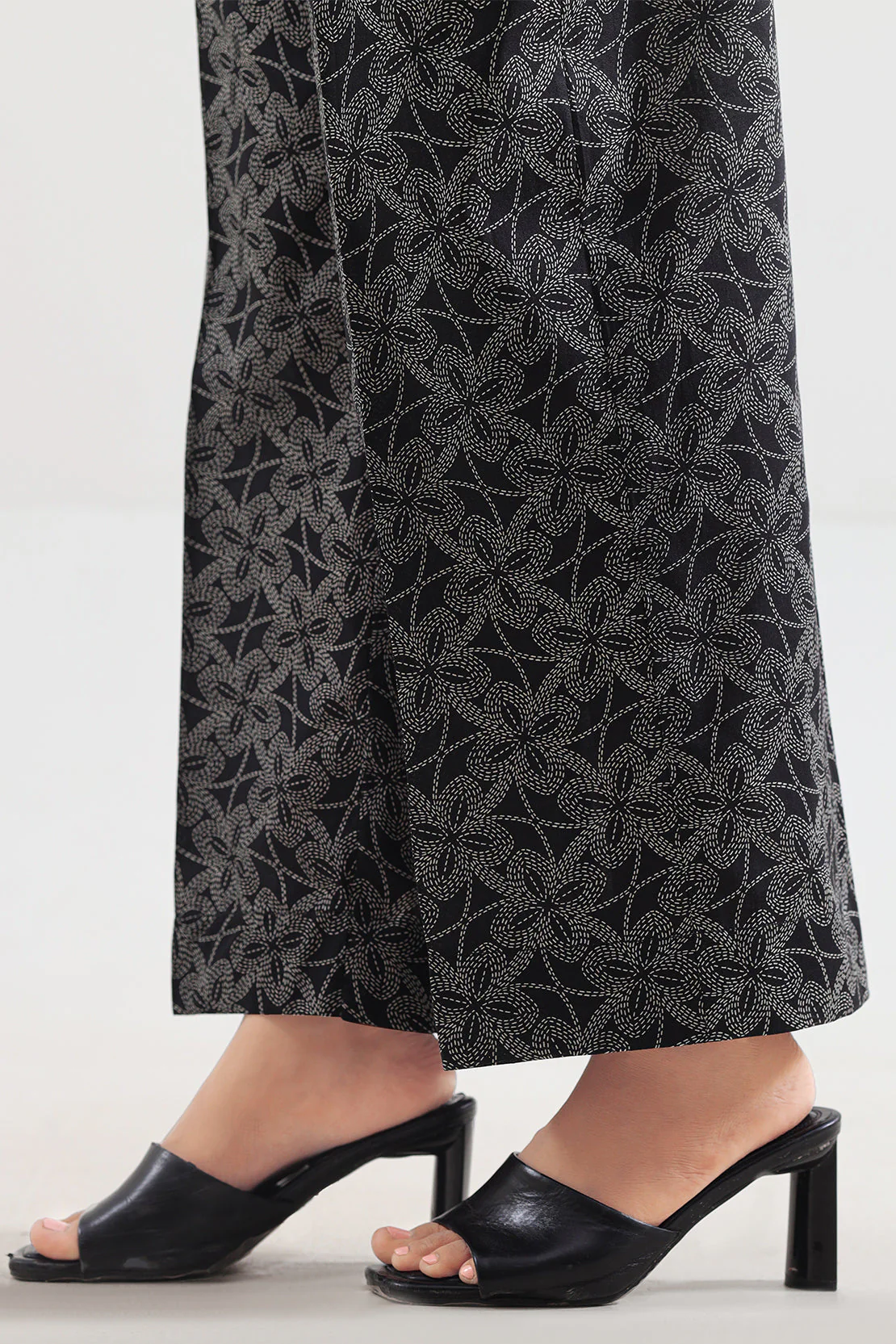 Unstitched Printed Lawn 2 Piece (Shirt/Trouser) - Image 5