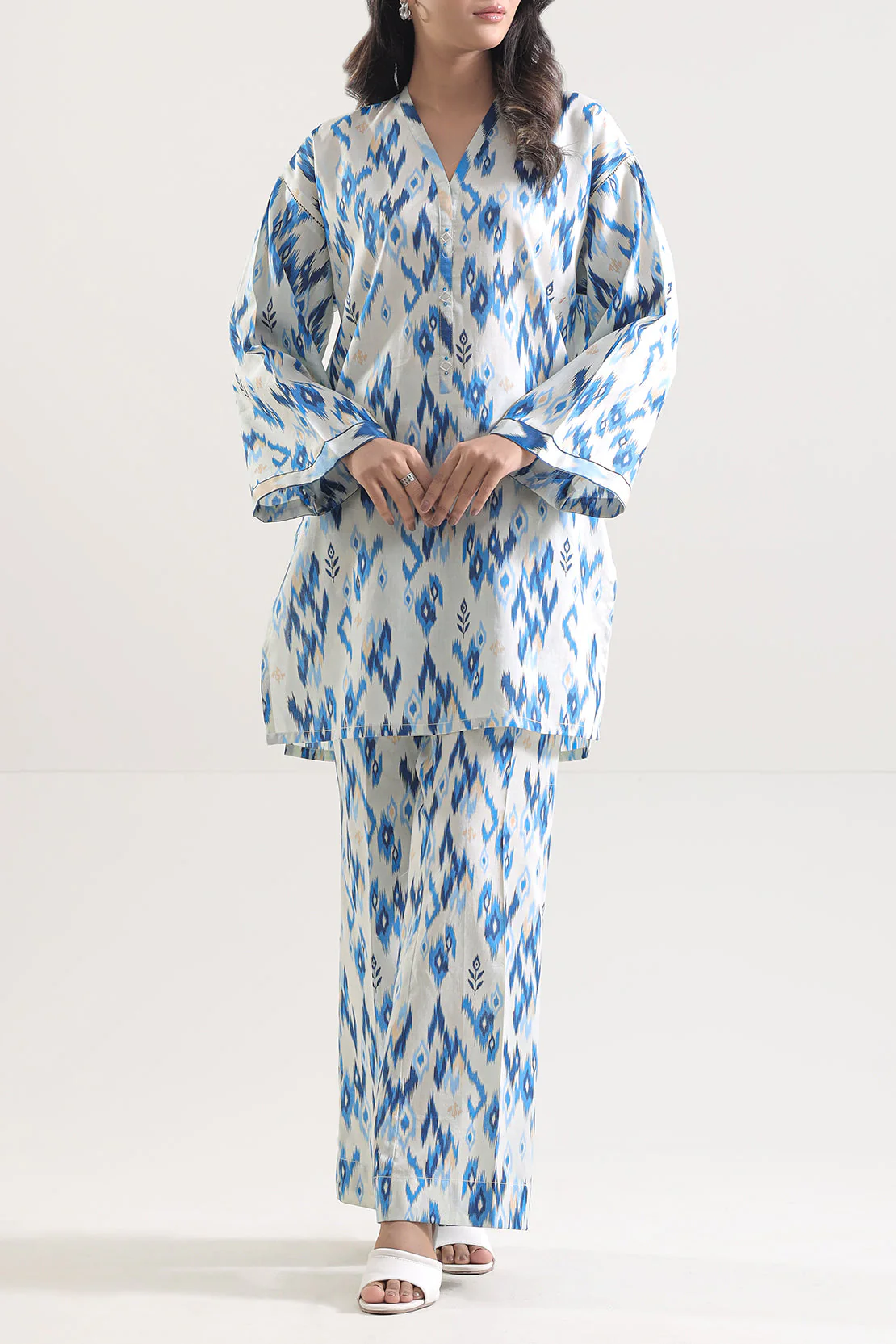 Unstitched Printed Lawn 2 Piece (Shirt/Trouser)