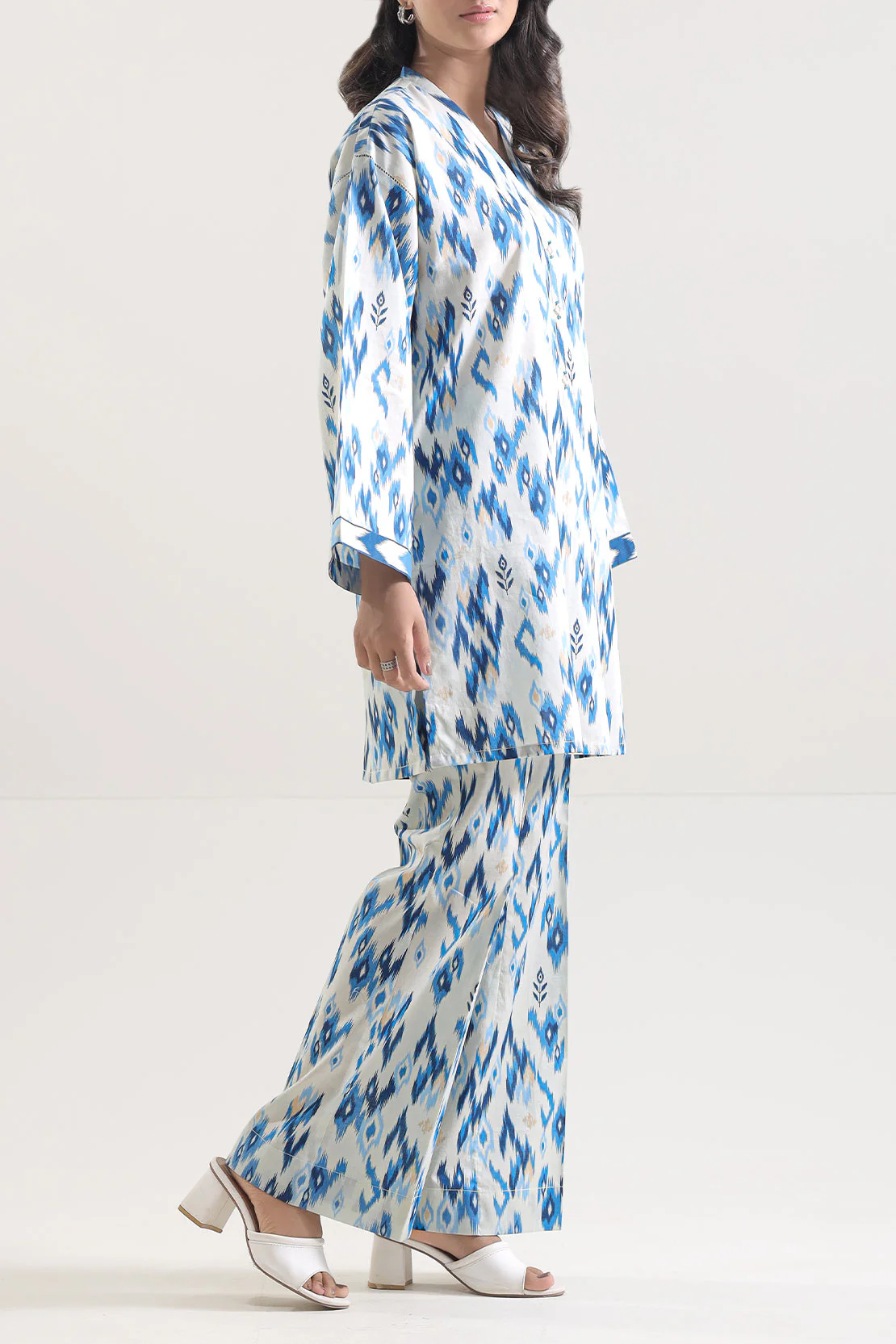 Unstitched Printed Lawn 2 Piece (Shirt/Trouser) - Image 5