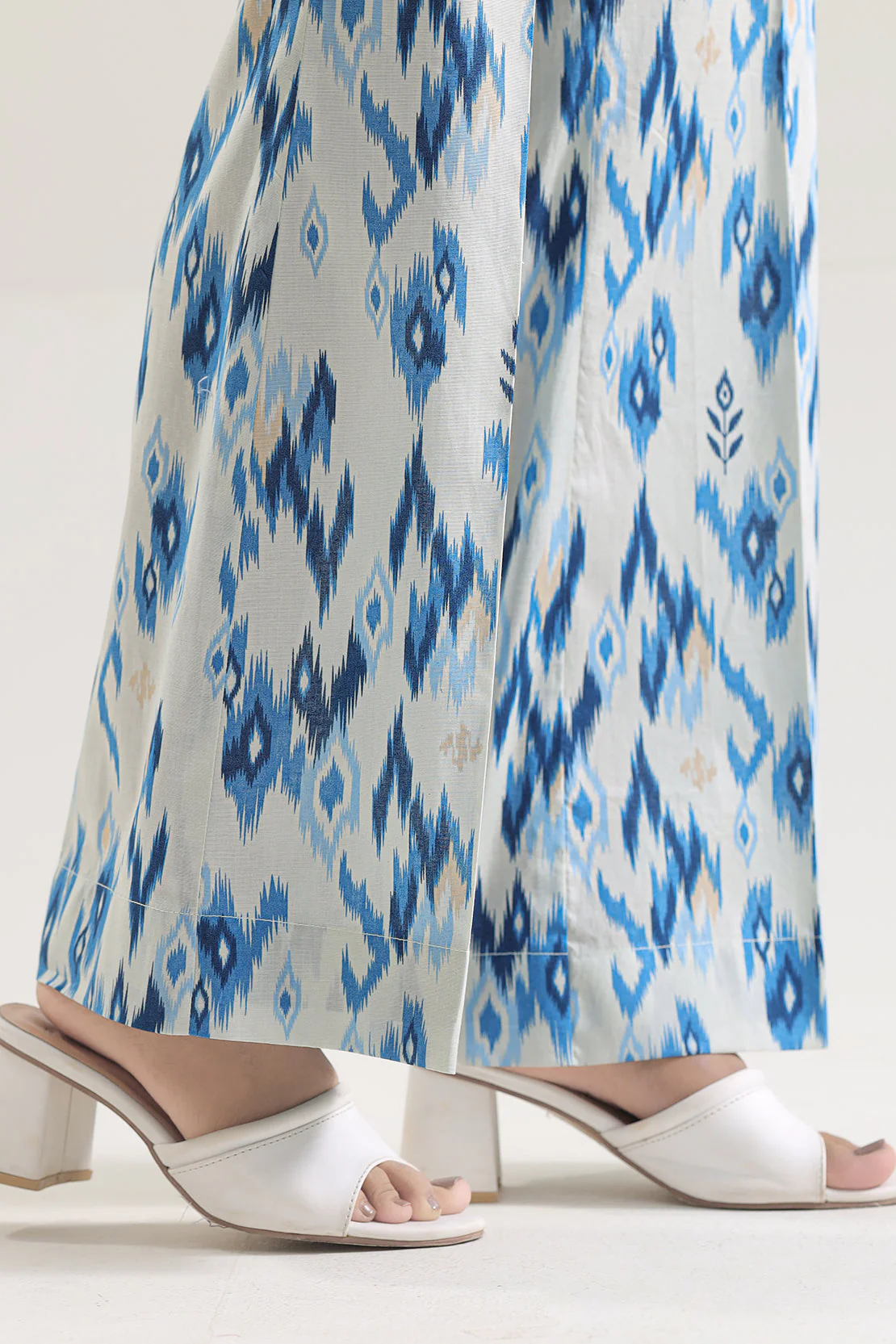 Unstitched Printed Lawn 2 Piece (Shirt/Trouser) - Image 8