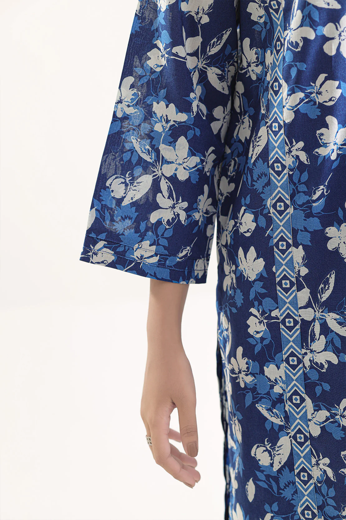 Unstitched Printed Lawn 2 Piece (Shirt/Trouser) - Image 5