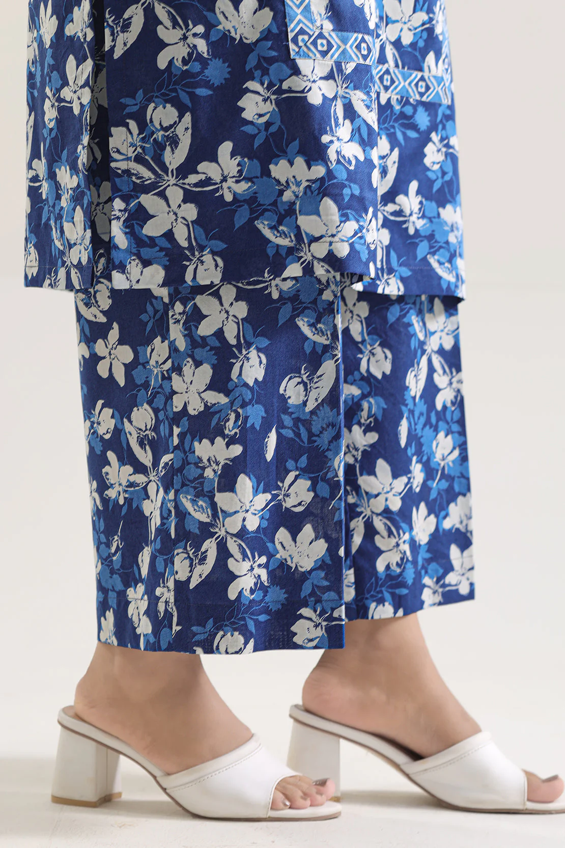 Unstitched Printed Lawn 2 Piece (Shirt/Trouser) - Image 6