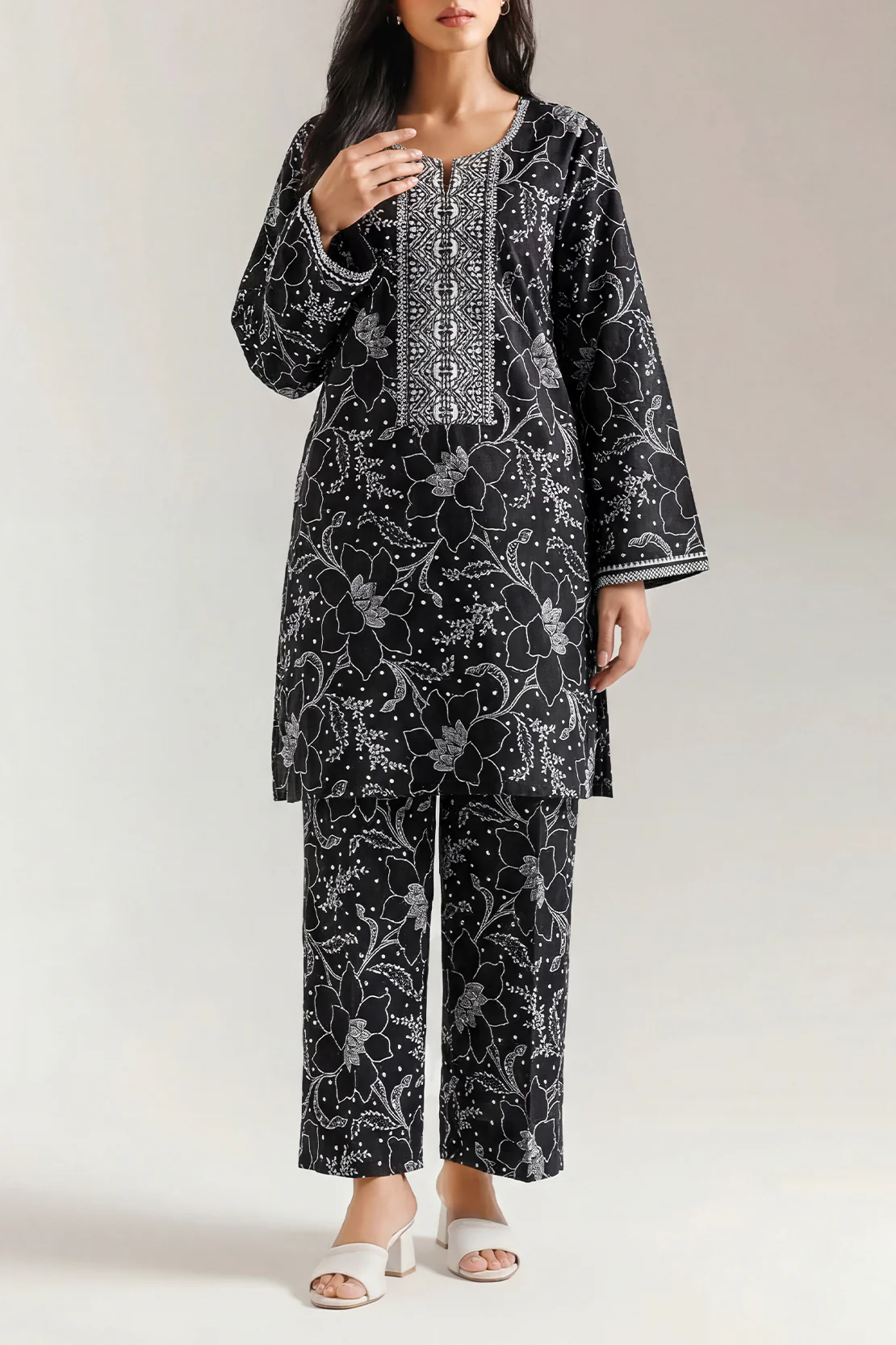 Unstitched Printed Lawn 2 Piece (Shirt/Trouser)