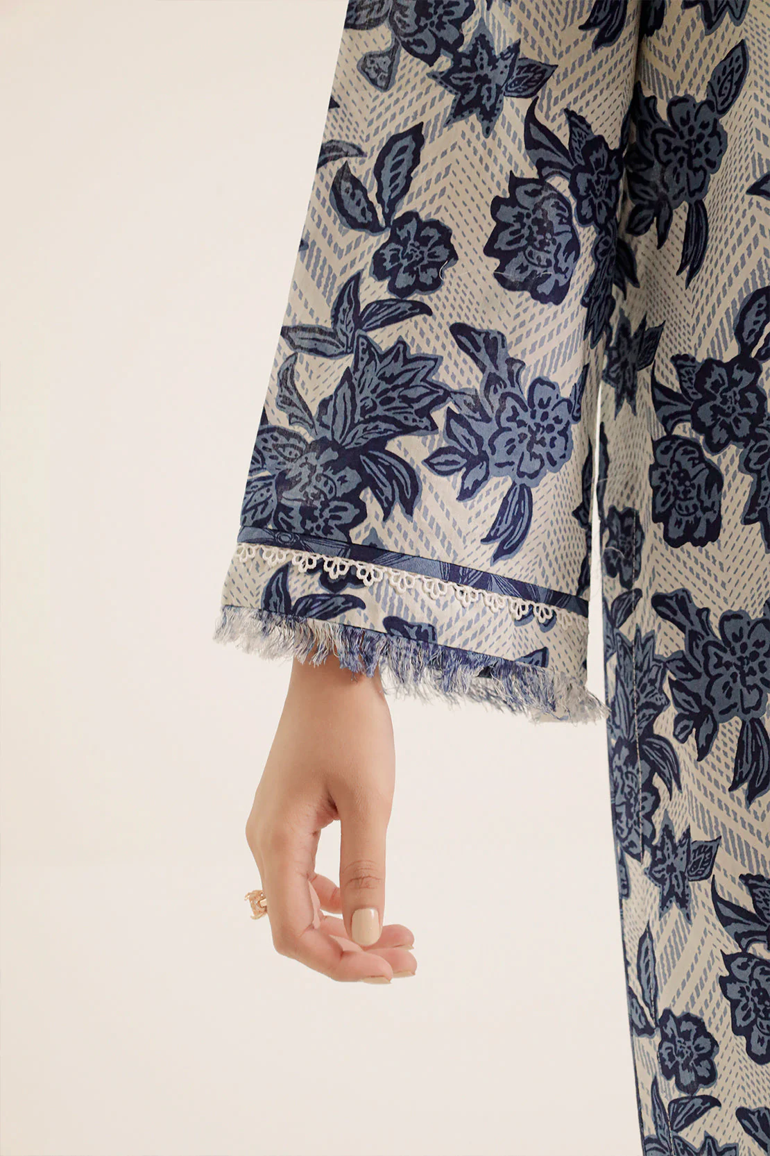 Unstitched Printed Lawn 2 Piece (Shirt/Trouser) - Image 5