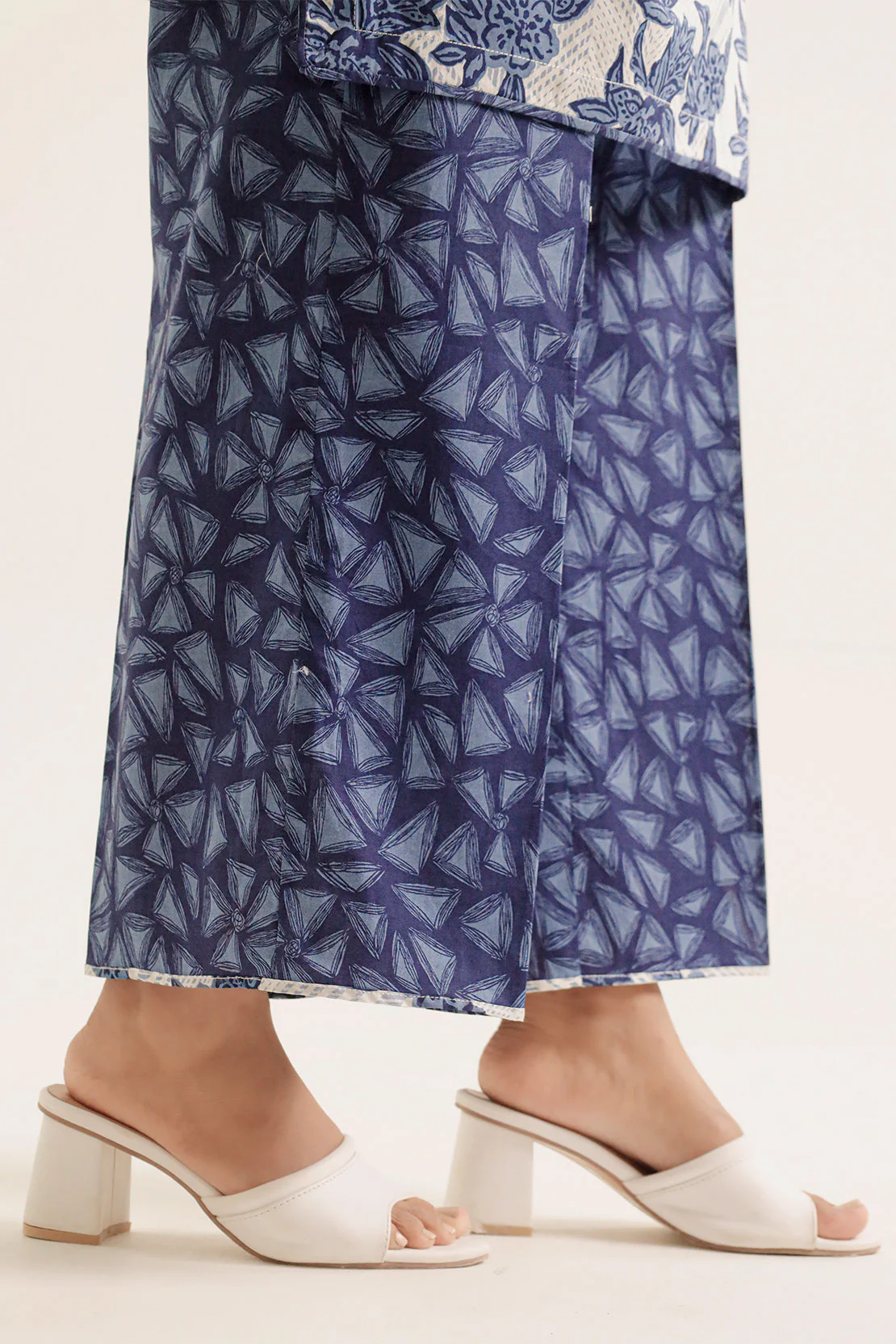 Unstitched Printed Lawn 2 Piece (Shirt/Trouser) - Image 6