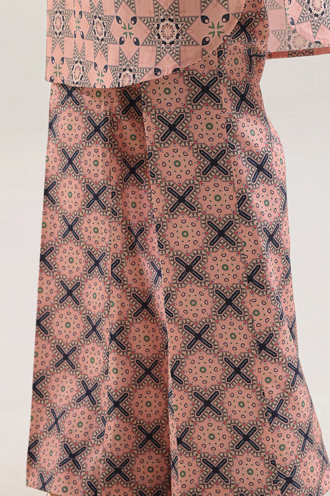 Unstitched Printed Lawn 2 Piece (Shirt/Trouser) - Image 6