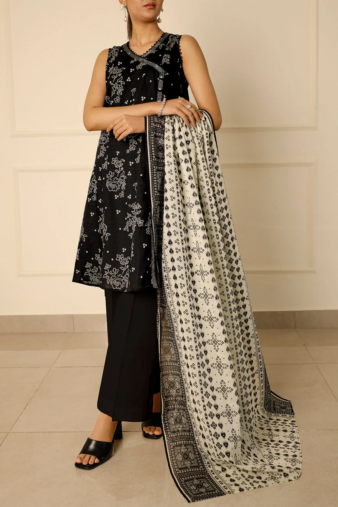 Unstitched Printed Lawn 3 Piece - Image 2