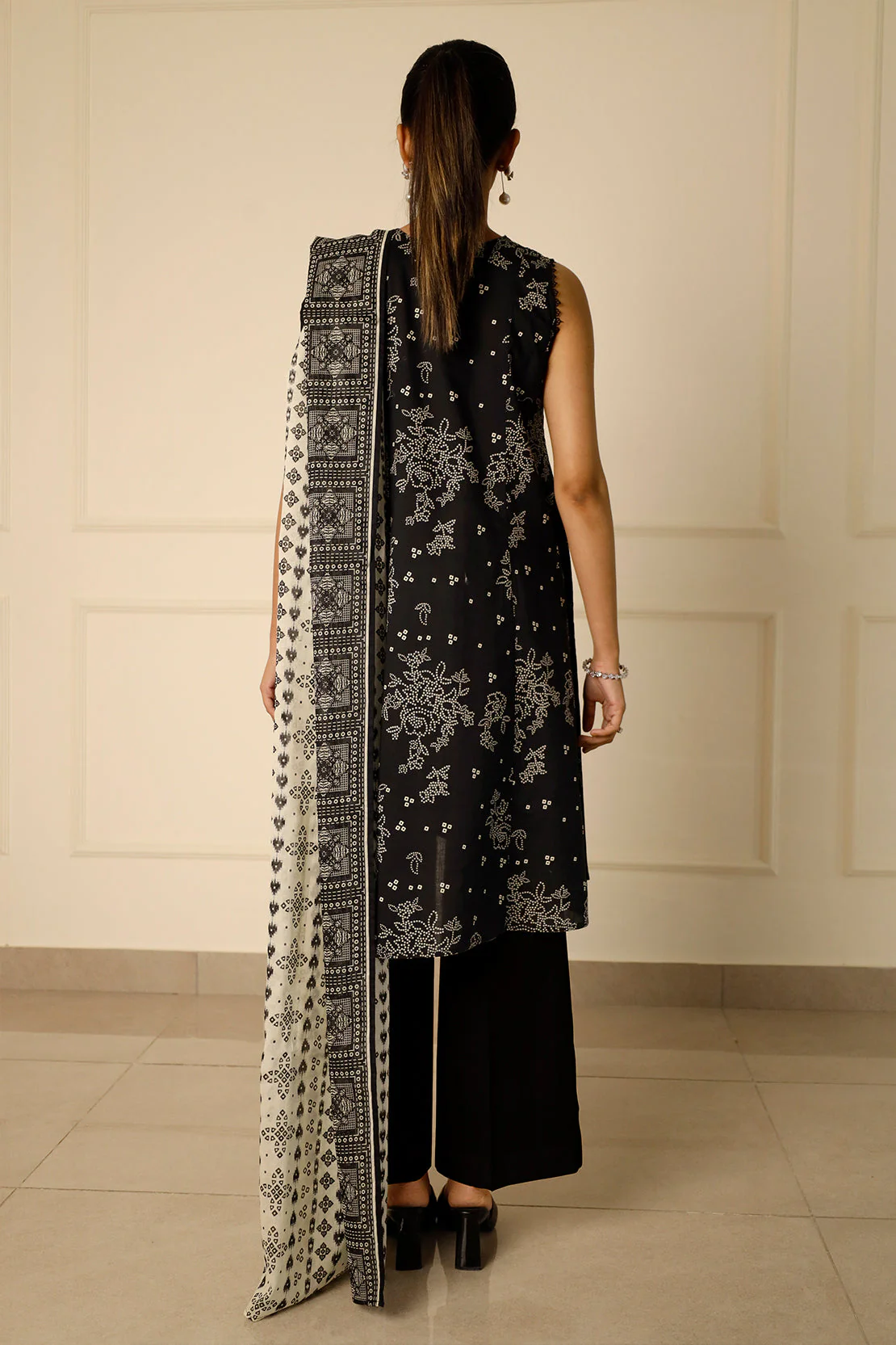 Unstitched Printed Lawn 3 Piece - Image 5