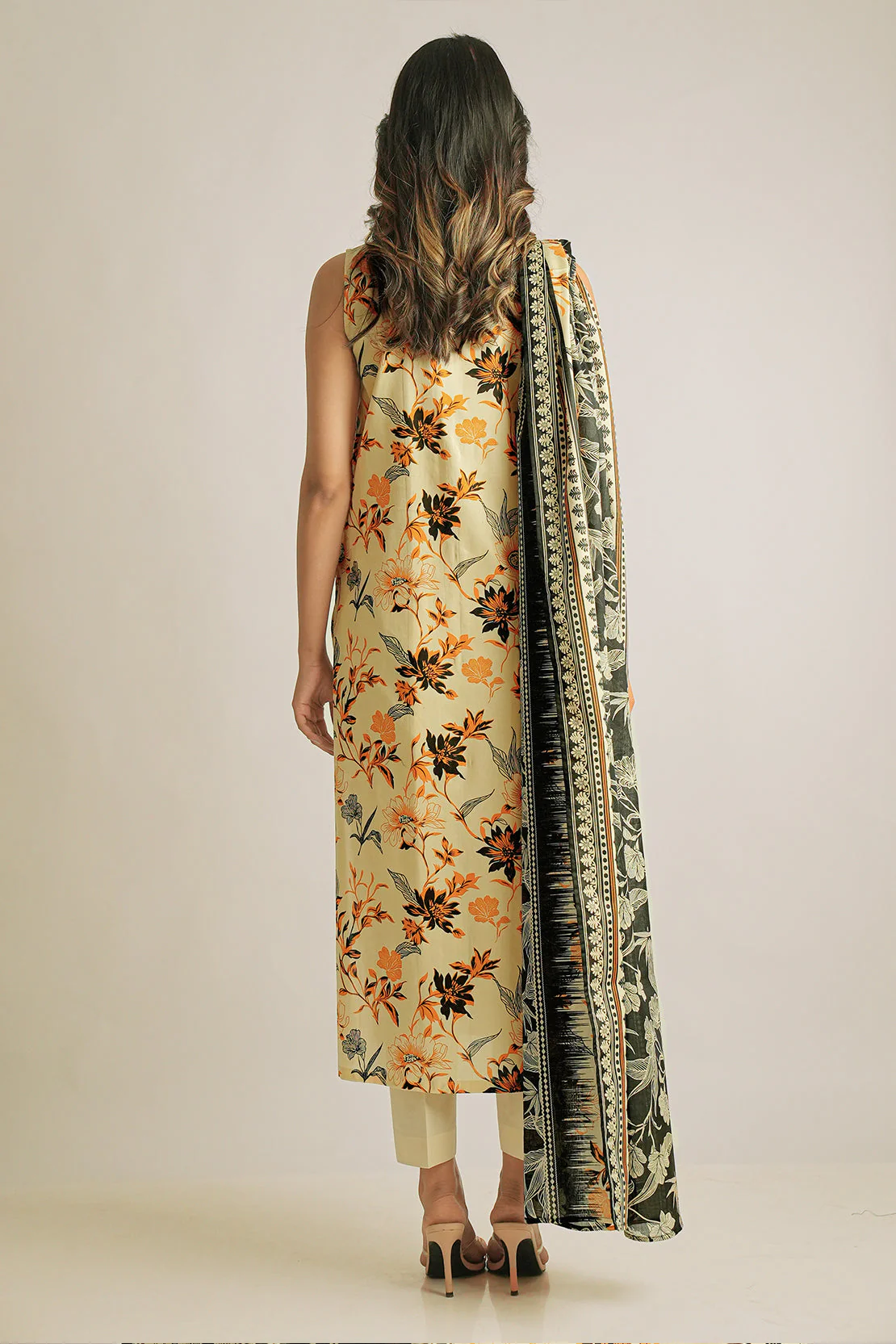 Unstitched Printed Lawn 3 Piece - Image 5