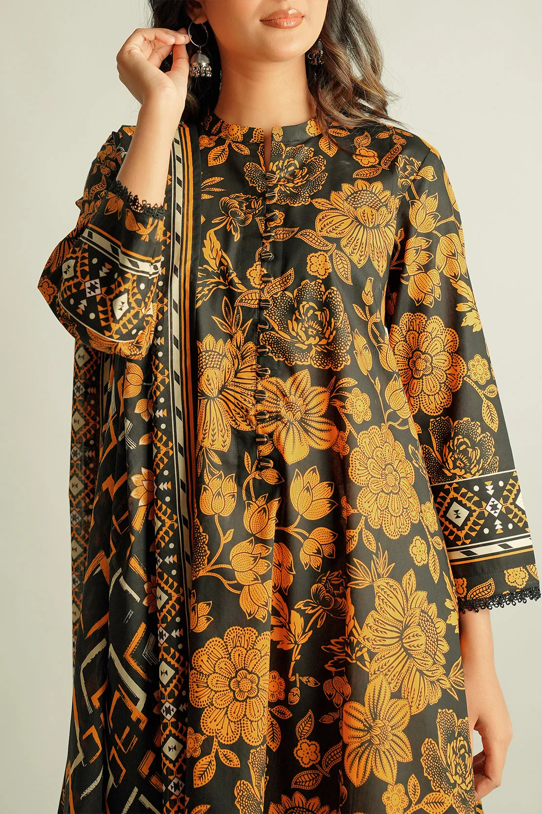 Unstitched Printed Lawn 3 Piece - Image 7