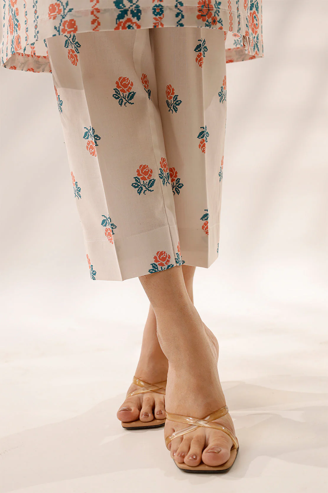 Unstitched Printed Lawn 3 Piece - Image 9