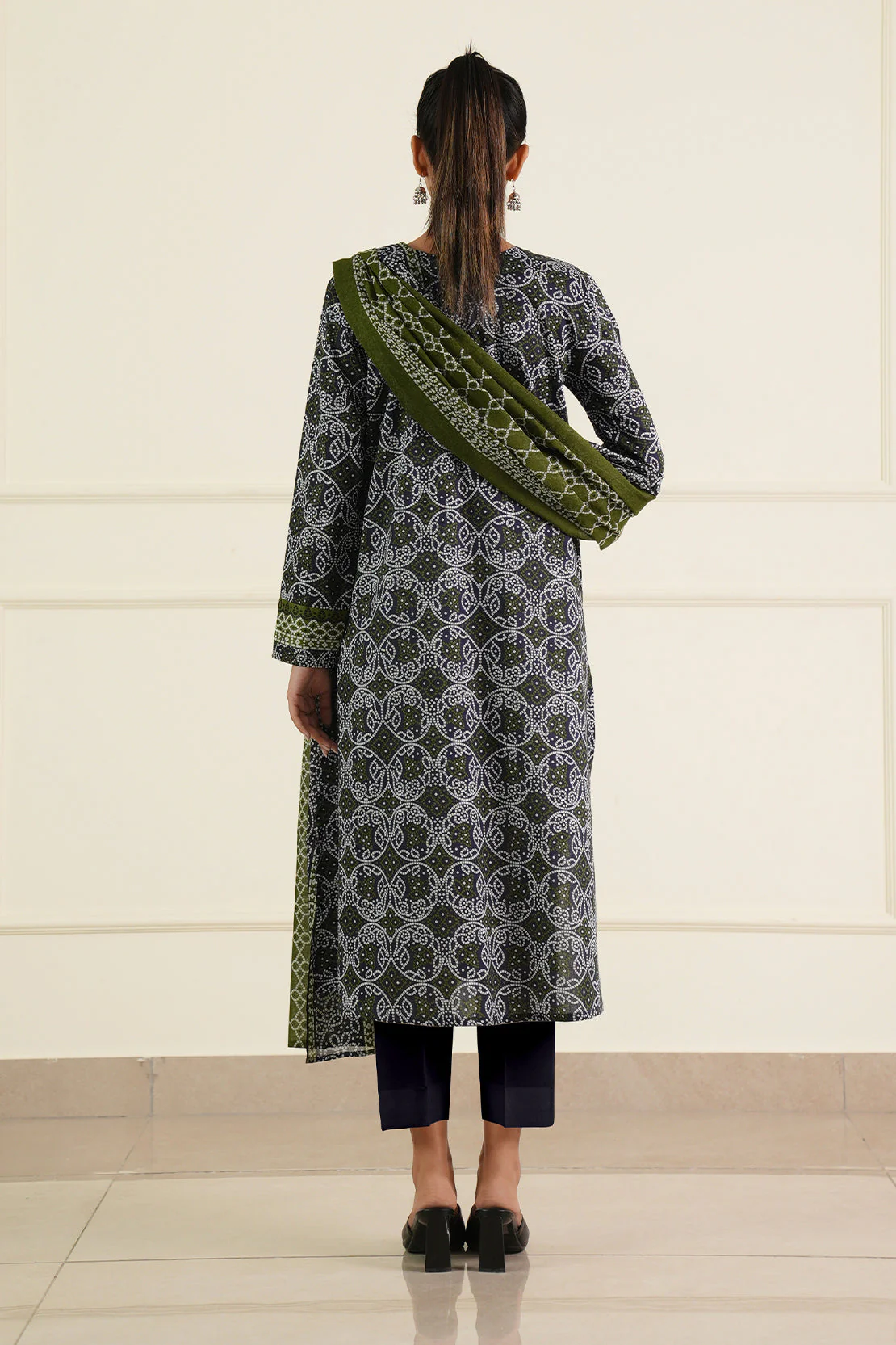 Unstitched Printed Lawn 3 Piece - Image 4