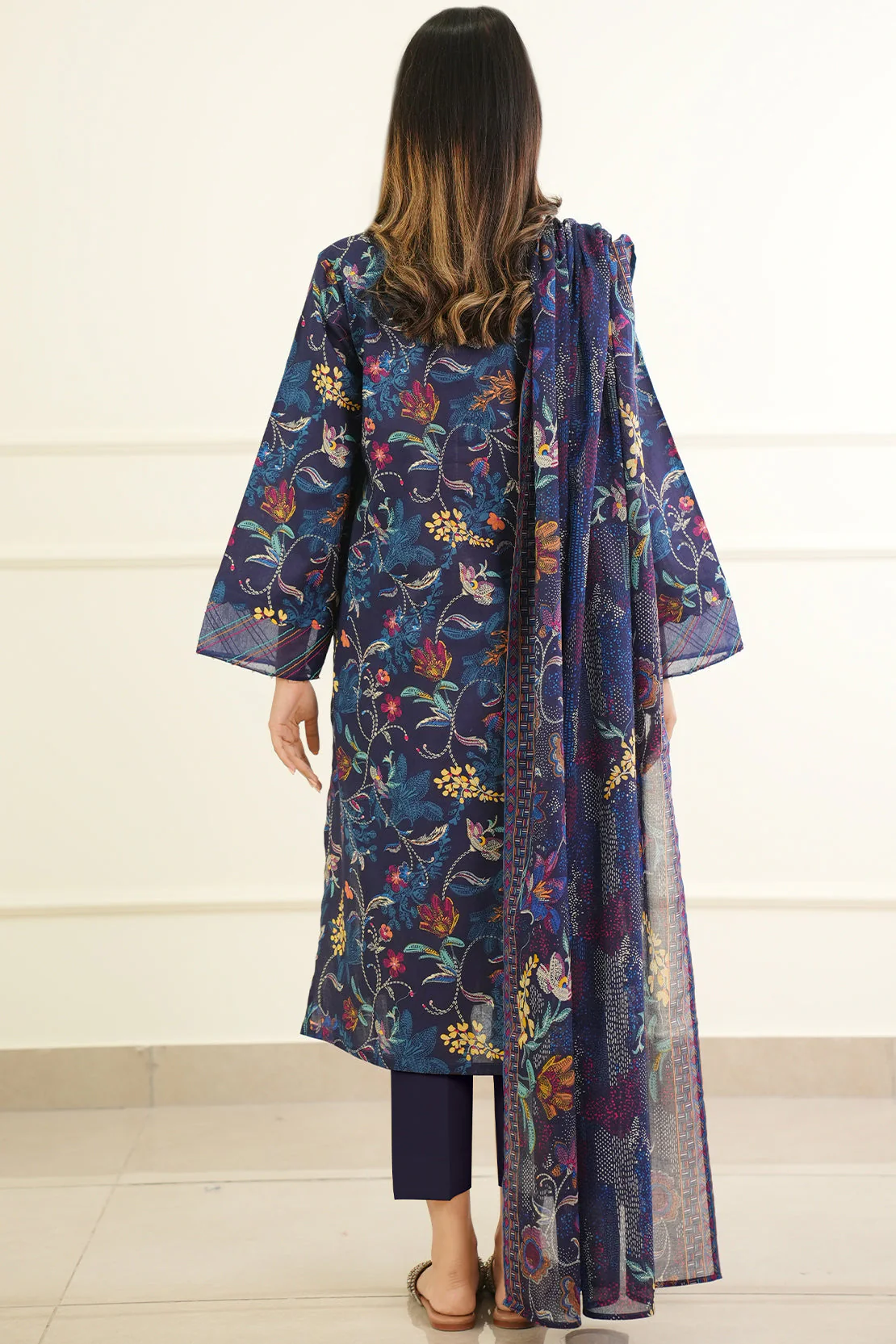 Unstitched Printed Lawn 3 Piece - Image 5