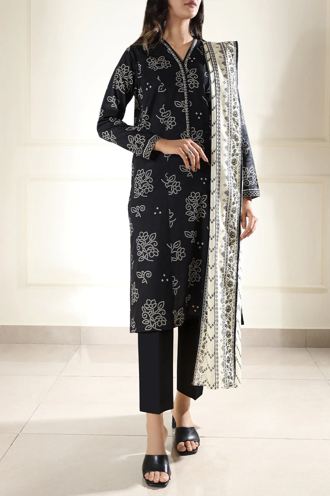 Unstitched Printed Lawn 3 Piece - Image 2