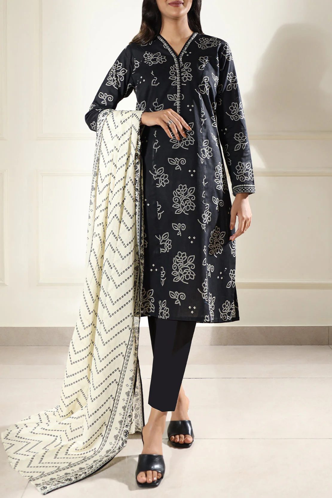 Unstitched Printed Lawn 3 Piece - Image 3