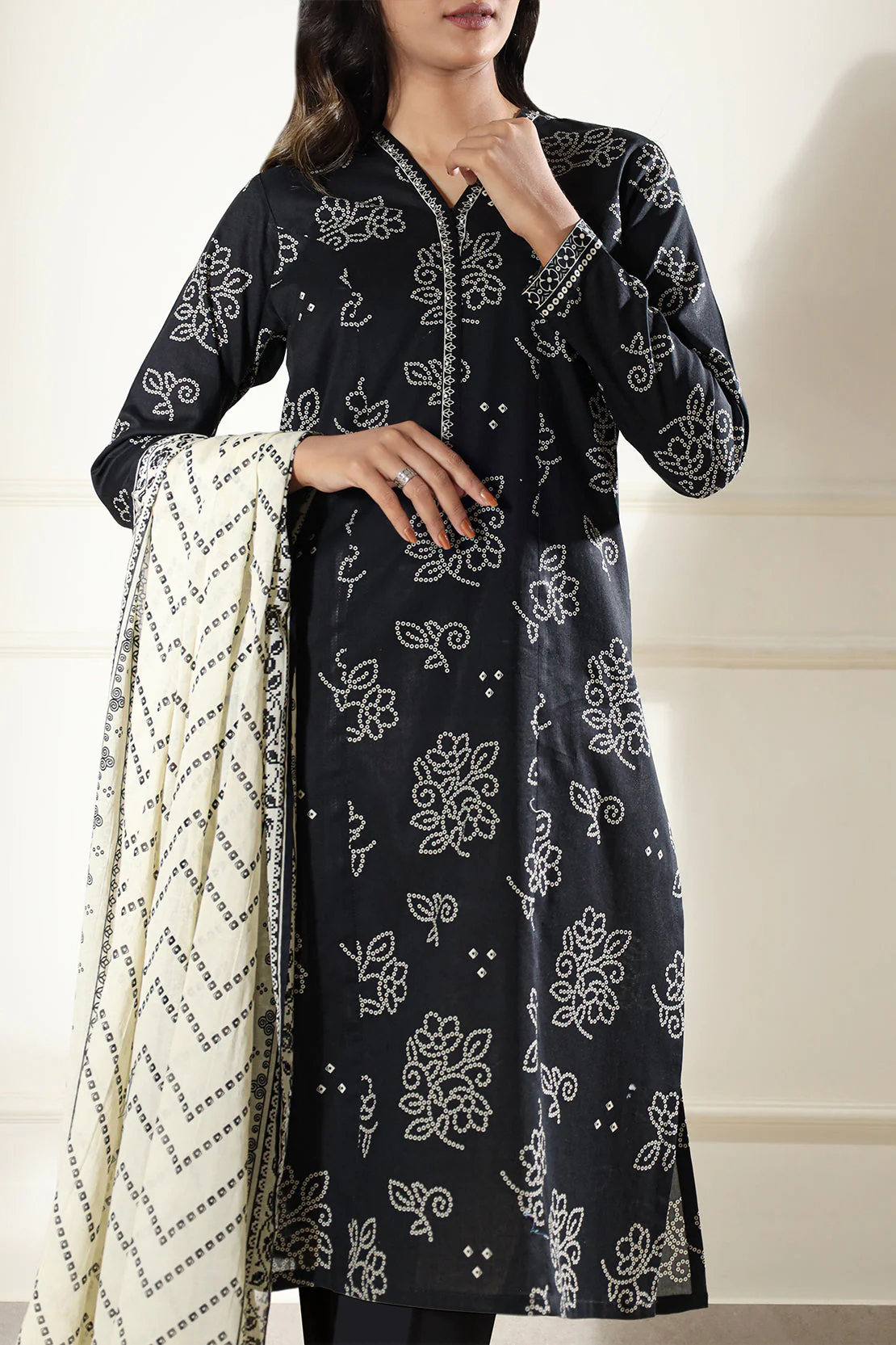 Unstitched Printed Lawn 3 Piece - Image 4