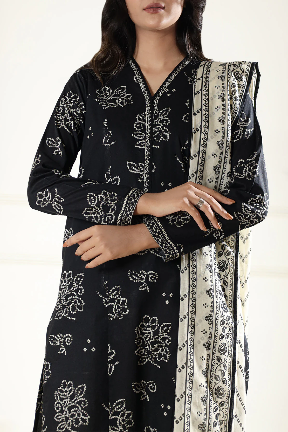 Unstitched Printed Lawn 3 Piece - Image 5