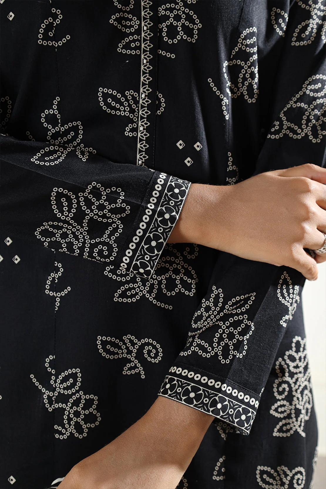 Unstitched Printed Lawn 3 Piece - Image 7