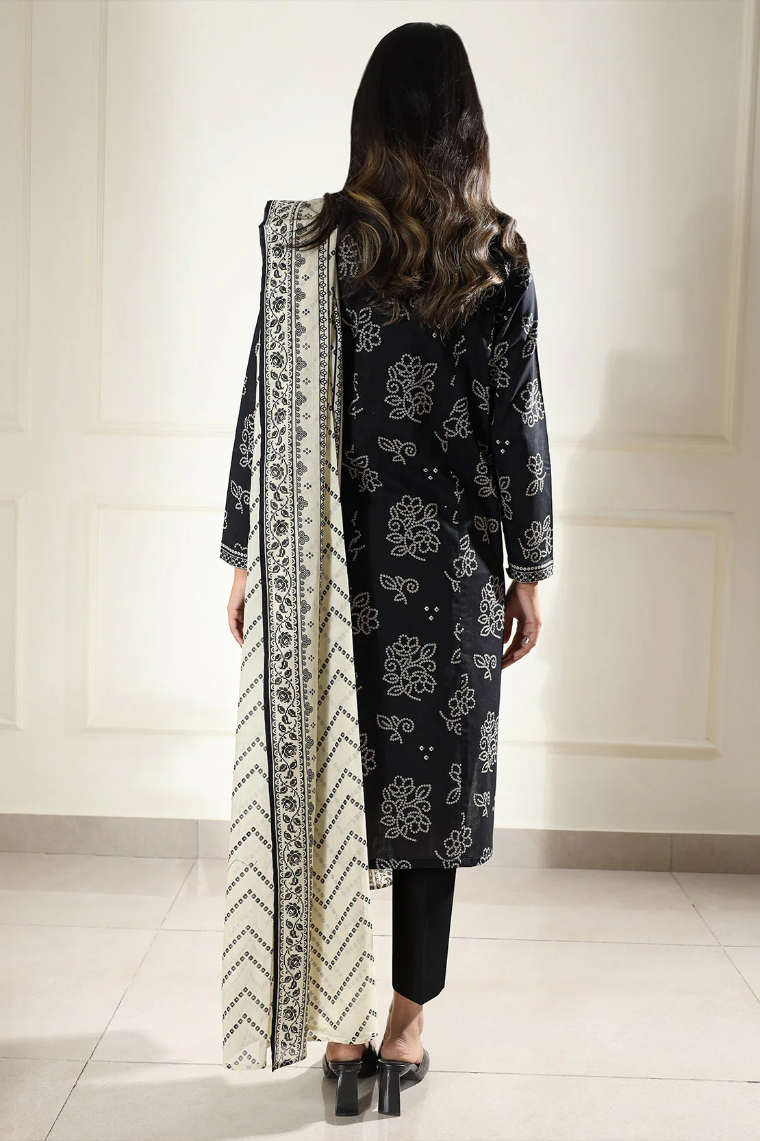 Unstitched Printed Lawn 3 Piece - Image 8