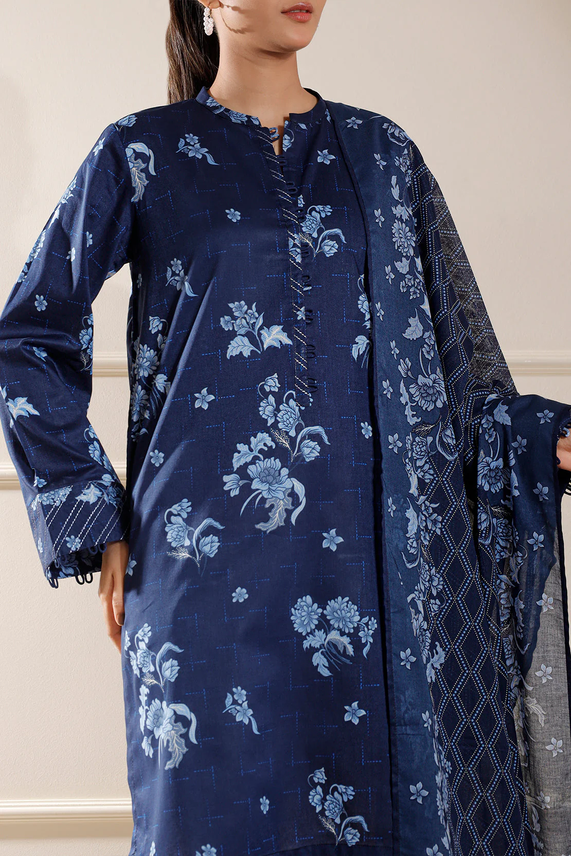 Unstitched Printed Lawn 3 Piece - Image 5