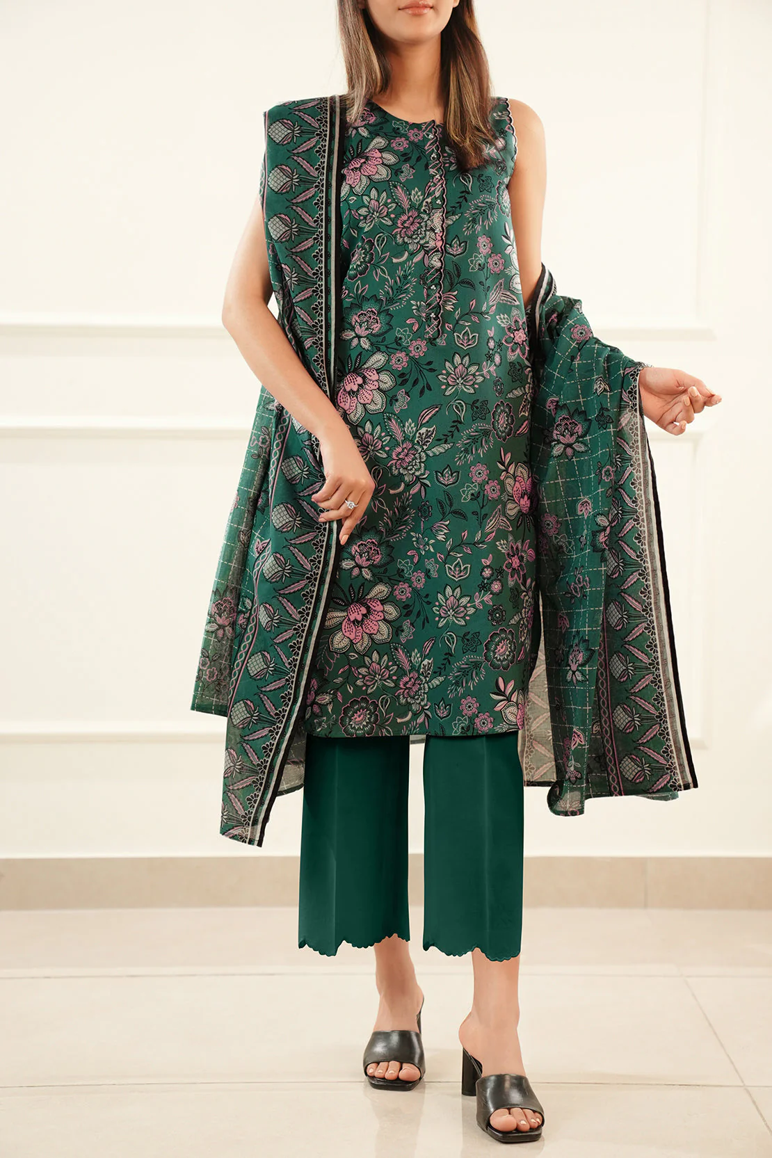 Unstitched Printed Lawn 3 Piece - Image 2