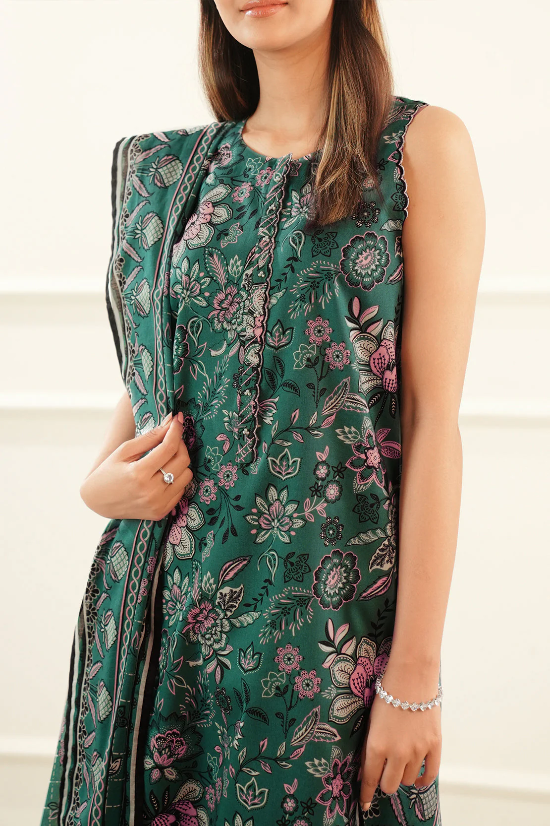 Unstitched Printed Lawn 3 Piece - Image 4