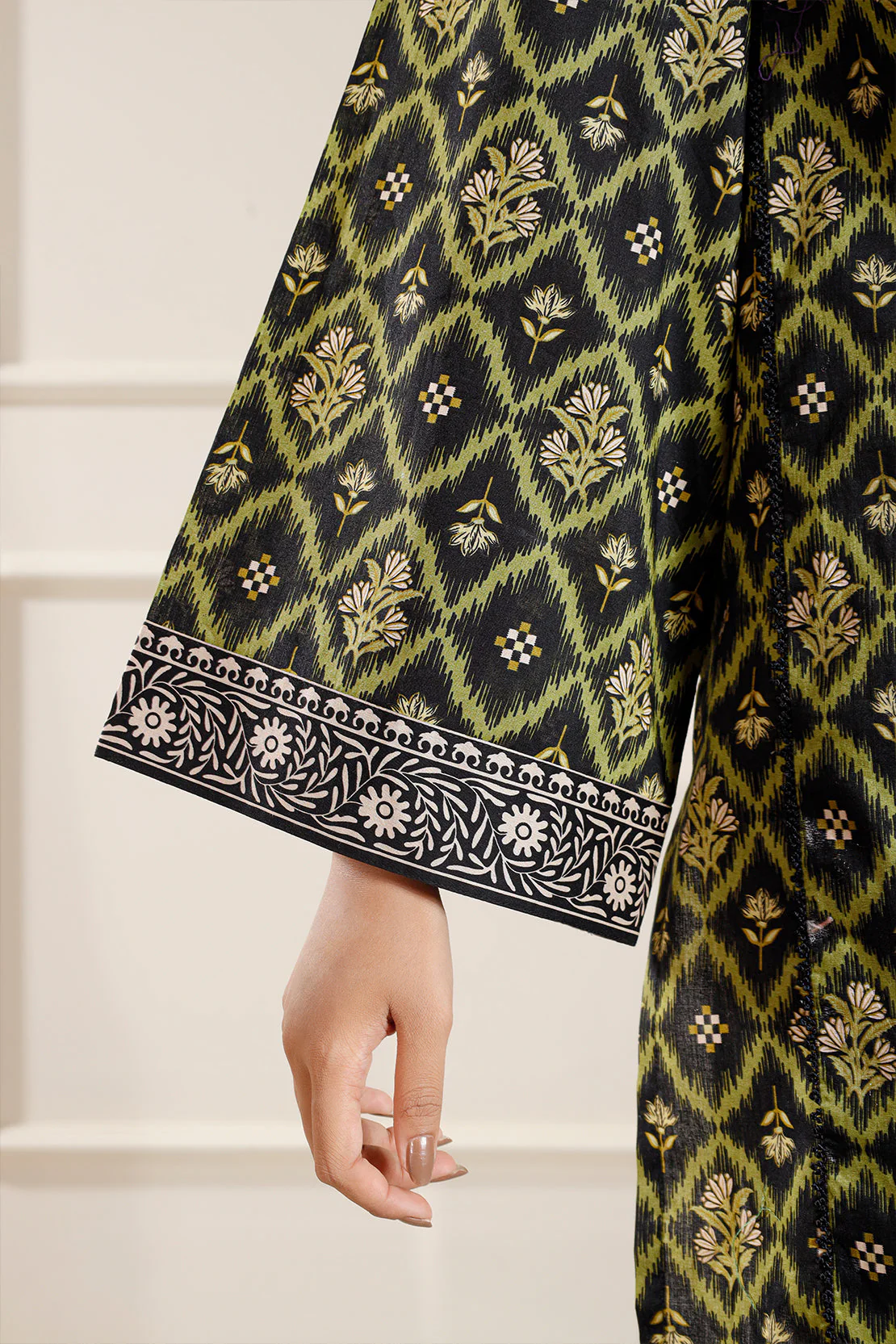 Unstitched Printed Lawn 3 Piece - Image 5