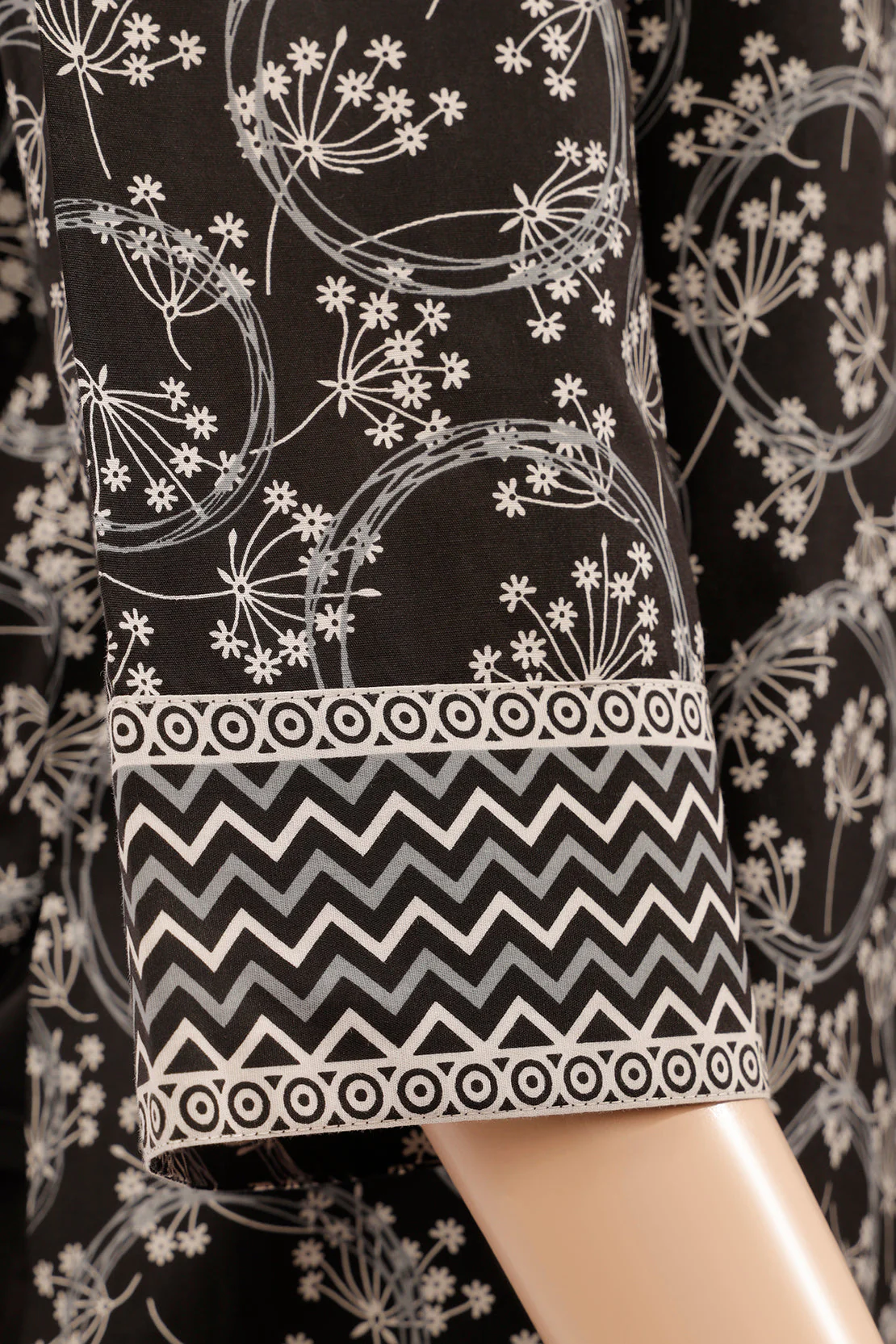Unstitched Printed Lawn 3 Piece - Image 4