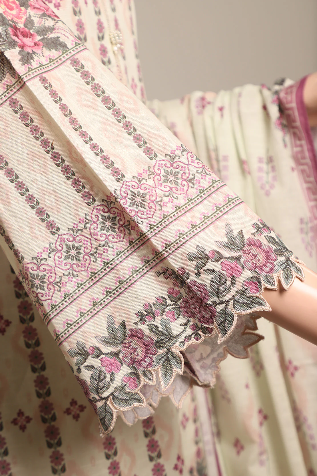 Unstitched Printed Lawn 3 Piece - Image 4