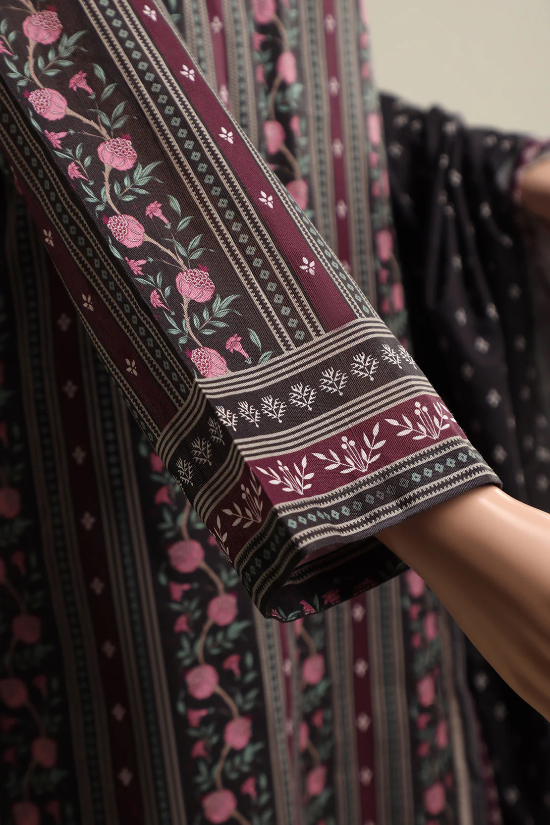 Unstitched Printed Lawn 3 Piece - Image 4